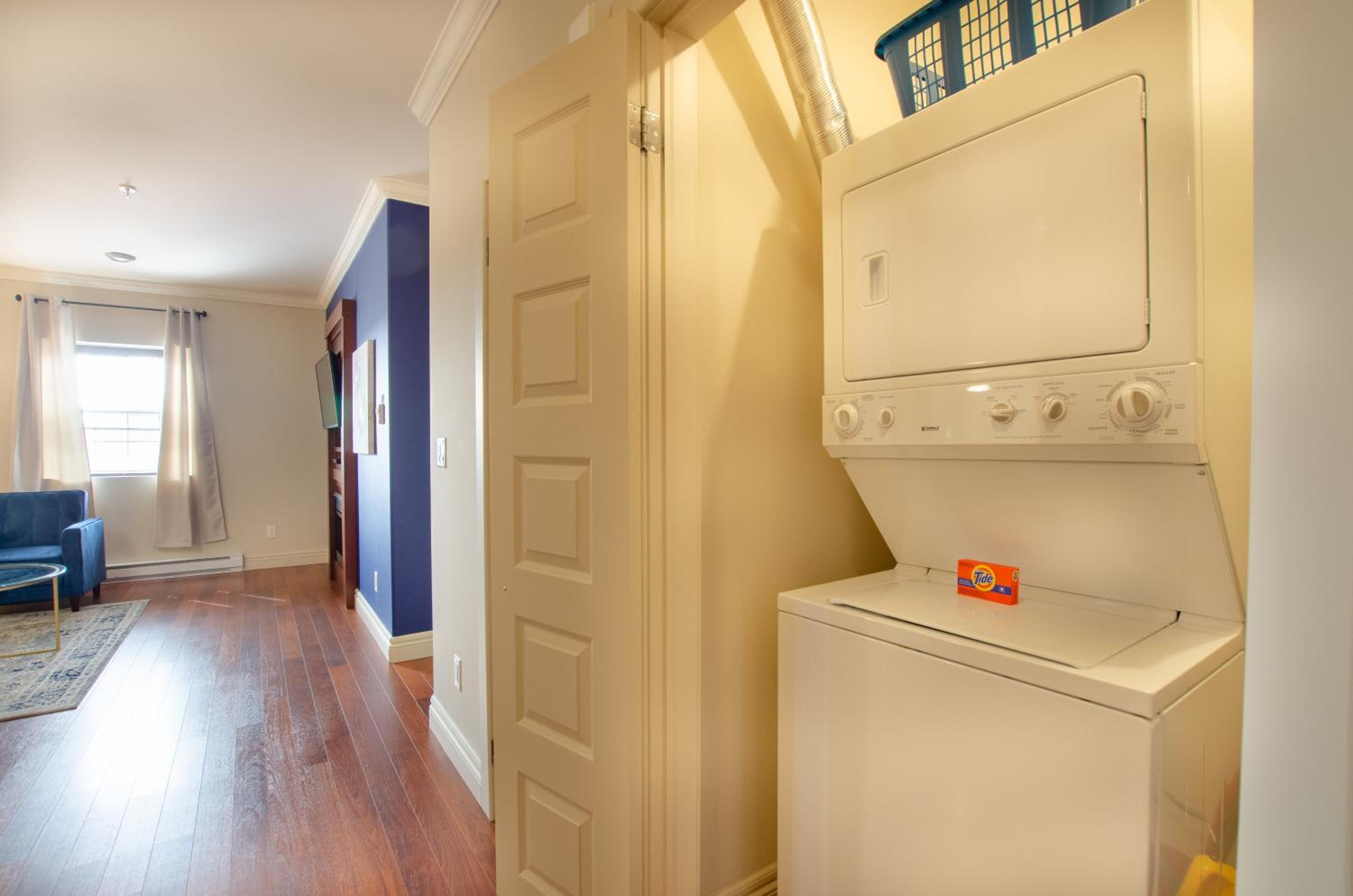 Premiere Suites - St. John's Signal Hill Gate - Image 3