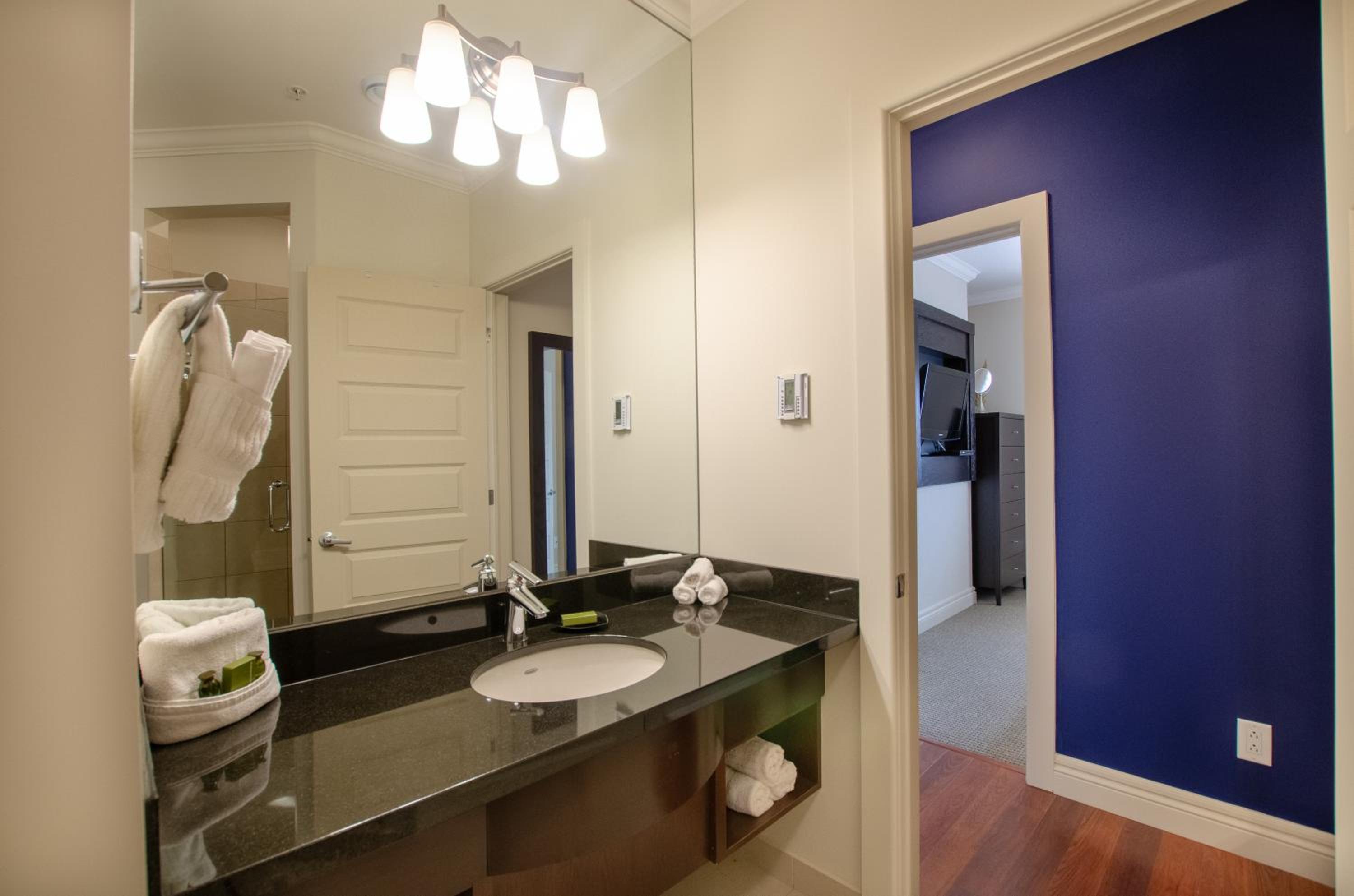 Premiere Suites - St. John's Signal Hill Gate - Image 5