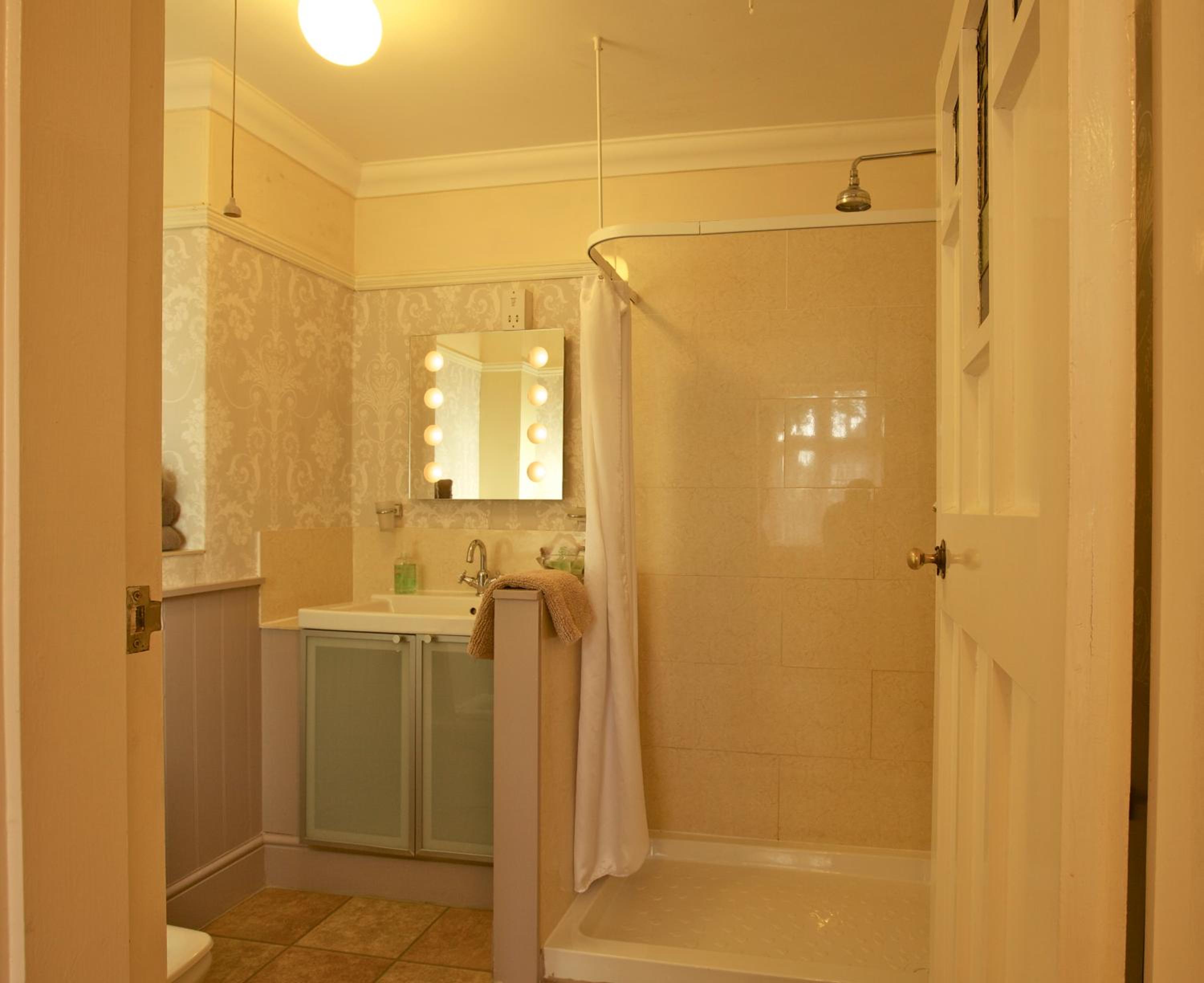 Acorn Guest House in Hull