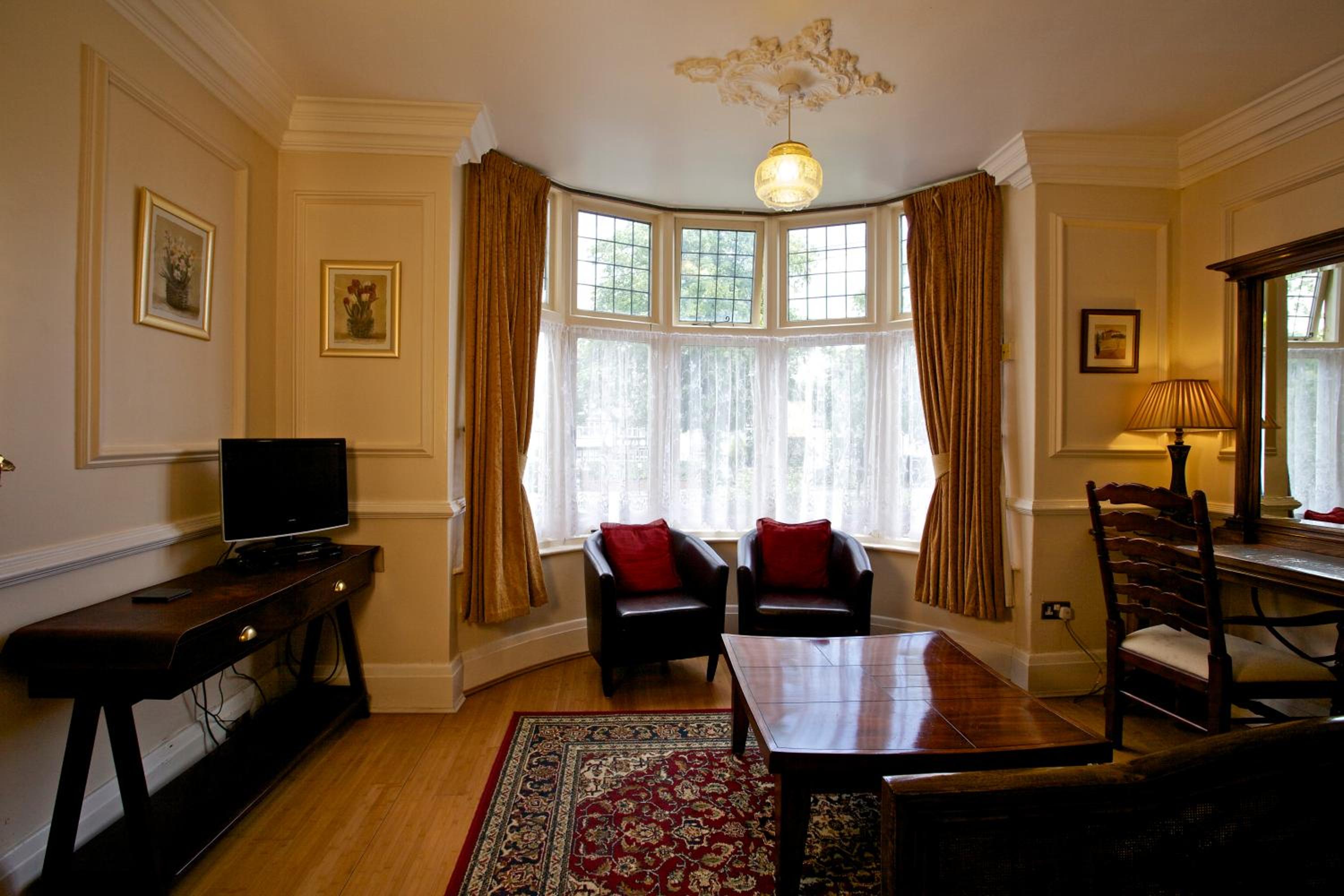 Acorn Guest House in Hull