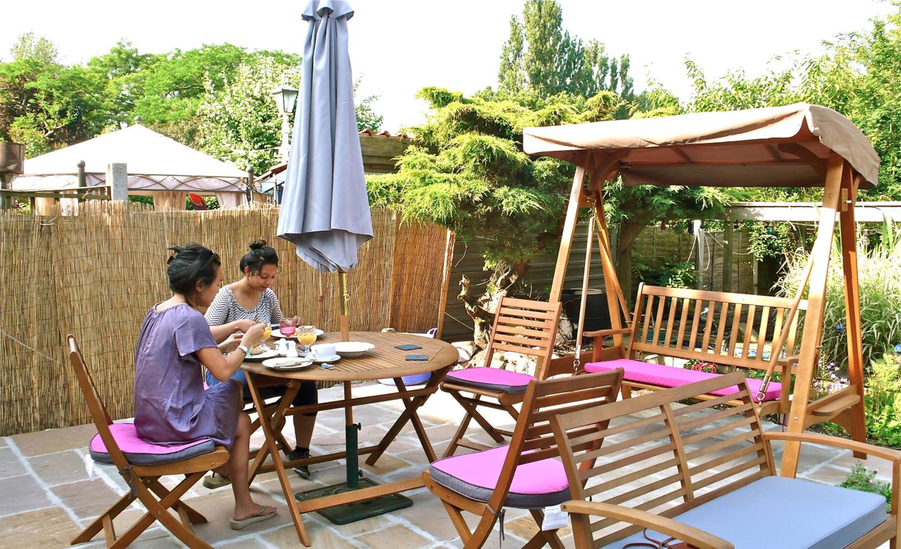 Acorn Guest House in Hull