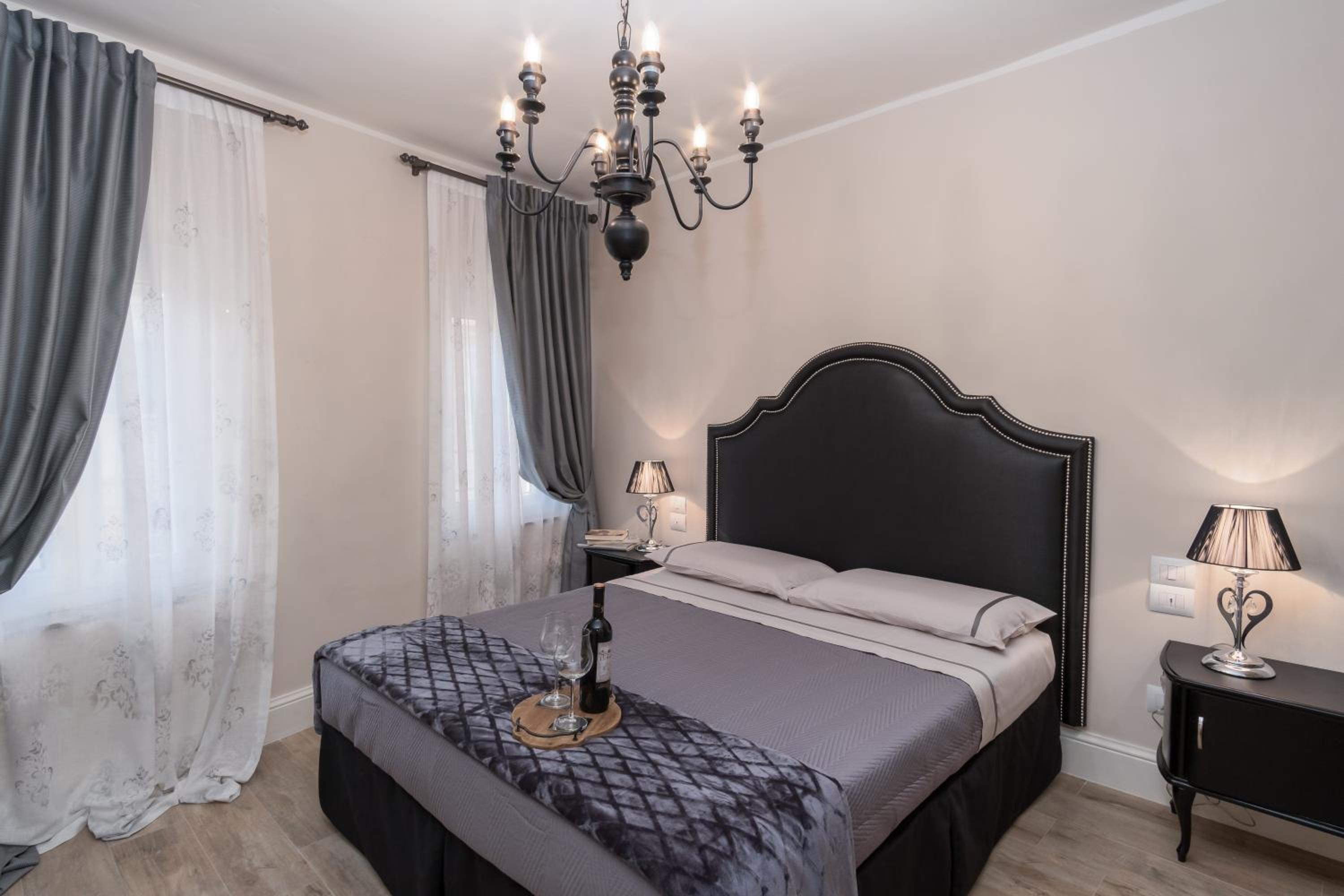 Pistoia Luxury Suite view 3