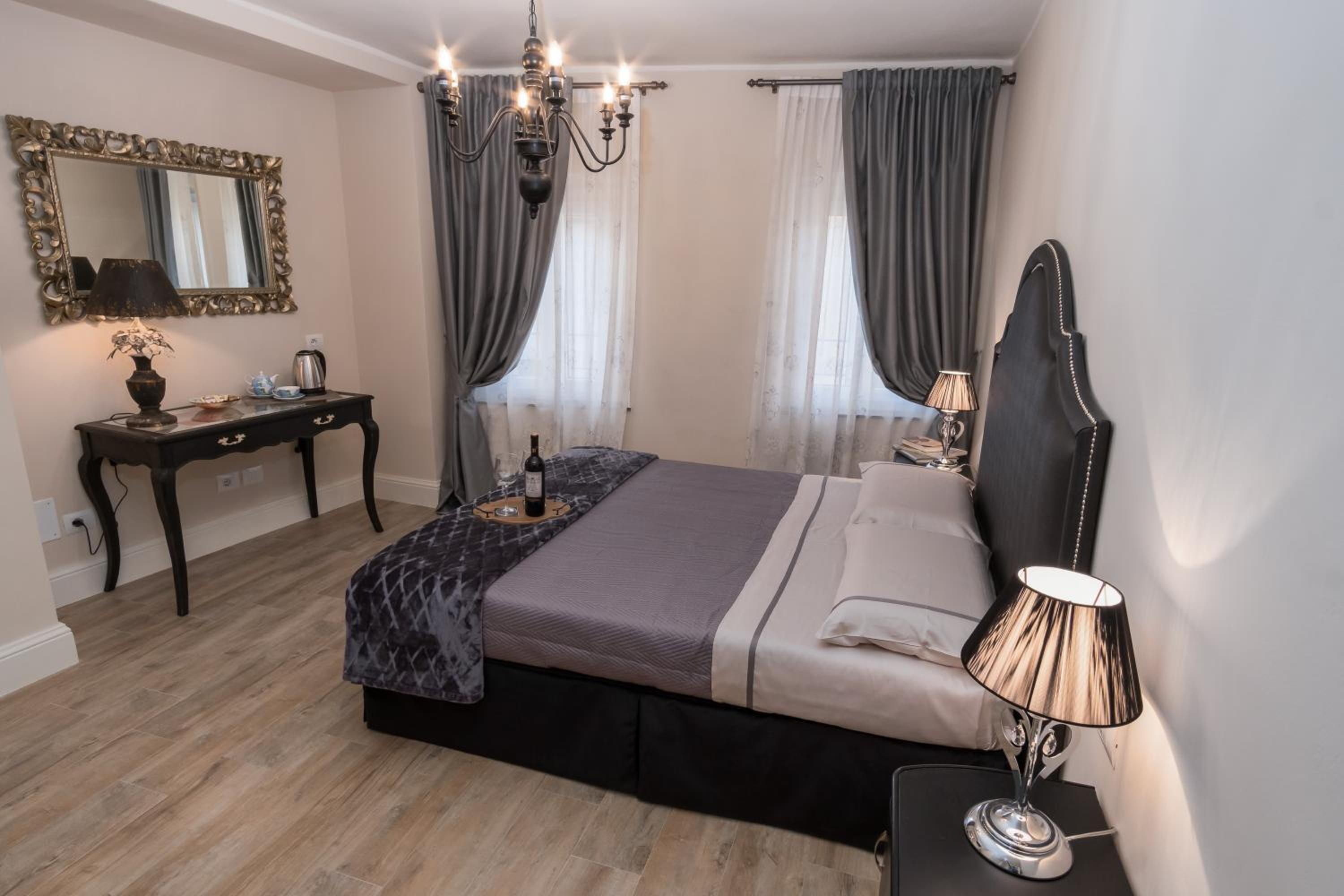 Pistoia Luxury Suite view 4