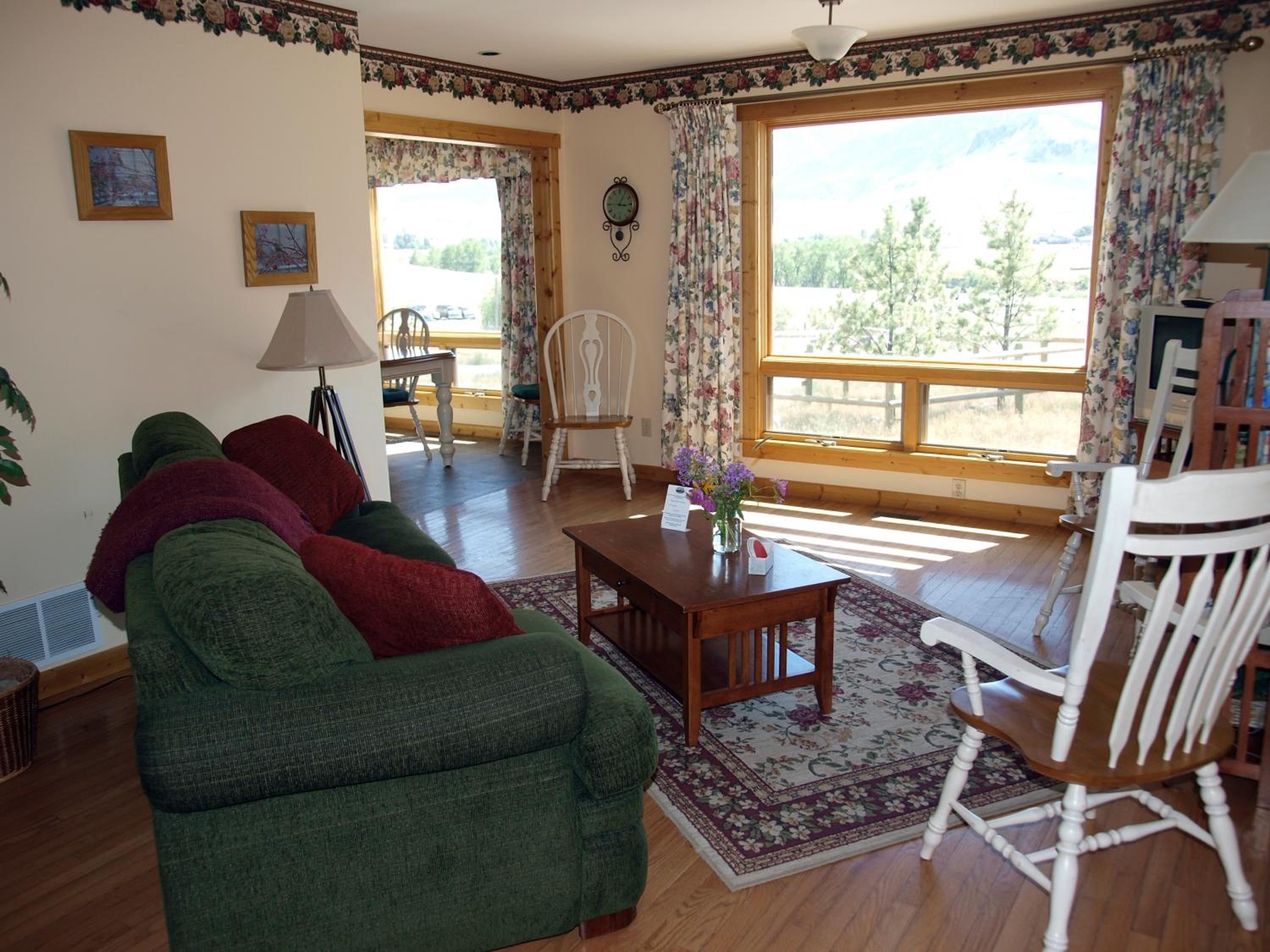Yellowstone Basin Inn