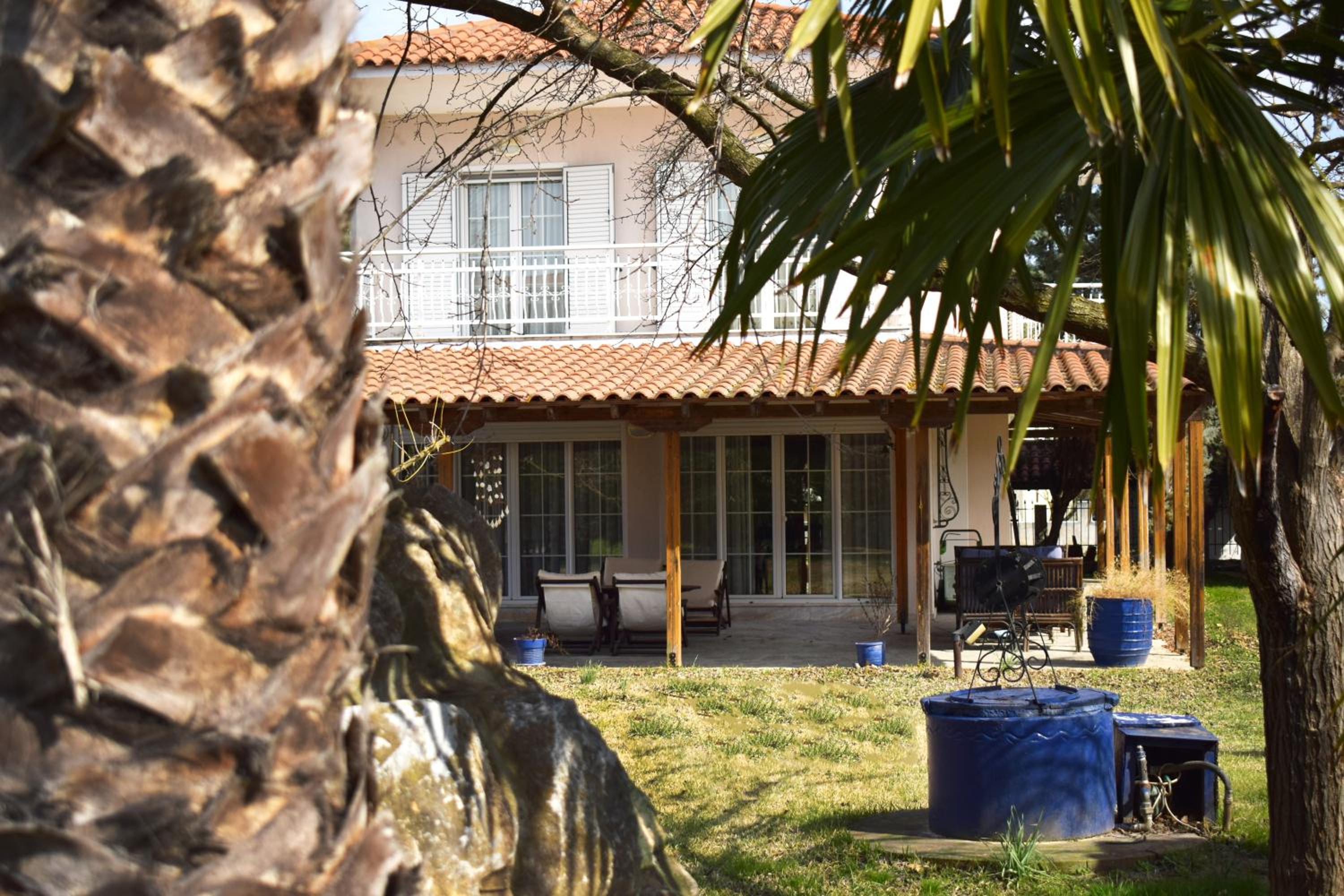Villa close to the beach view 4