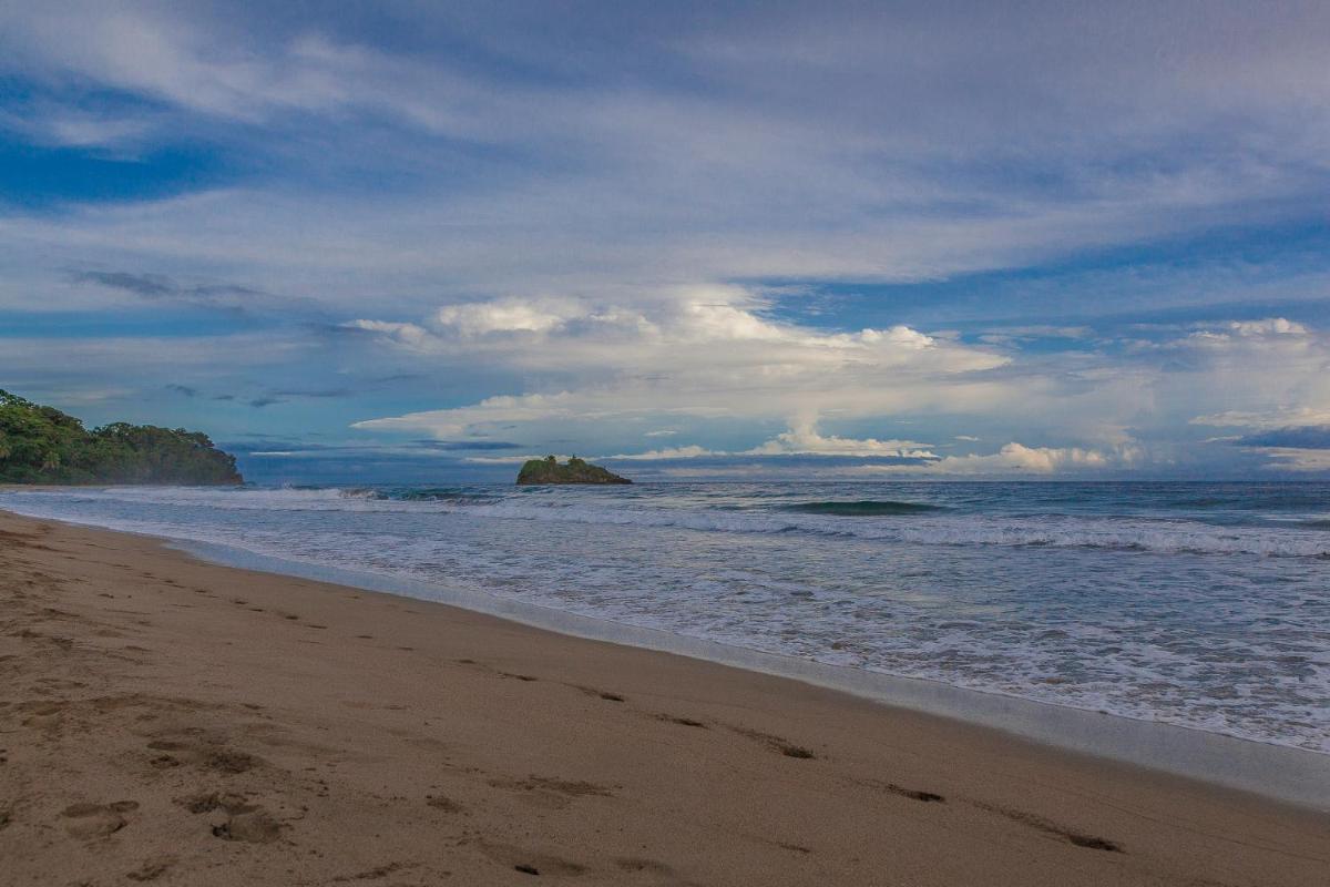Casa Cerise Beachfront