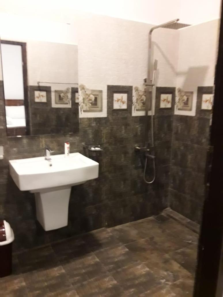 Airport Grand Holiday Home
