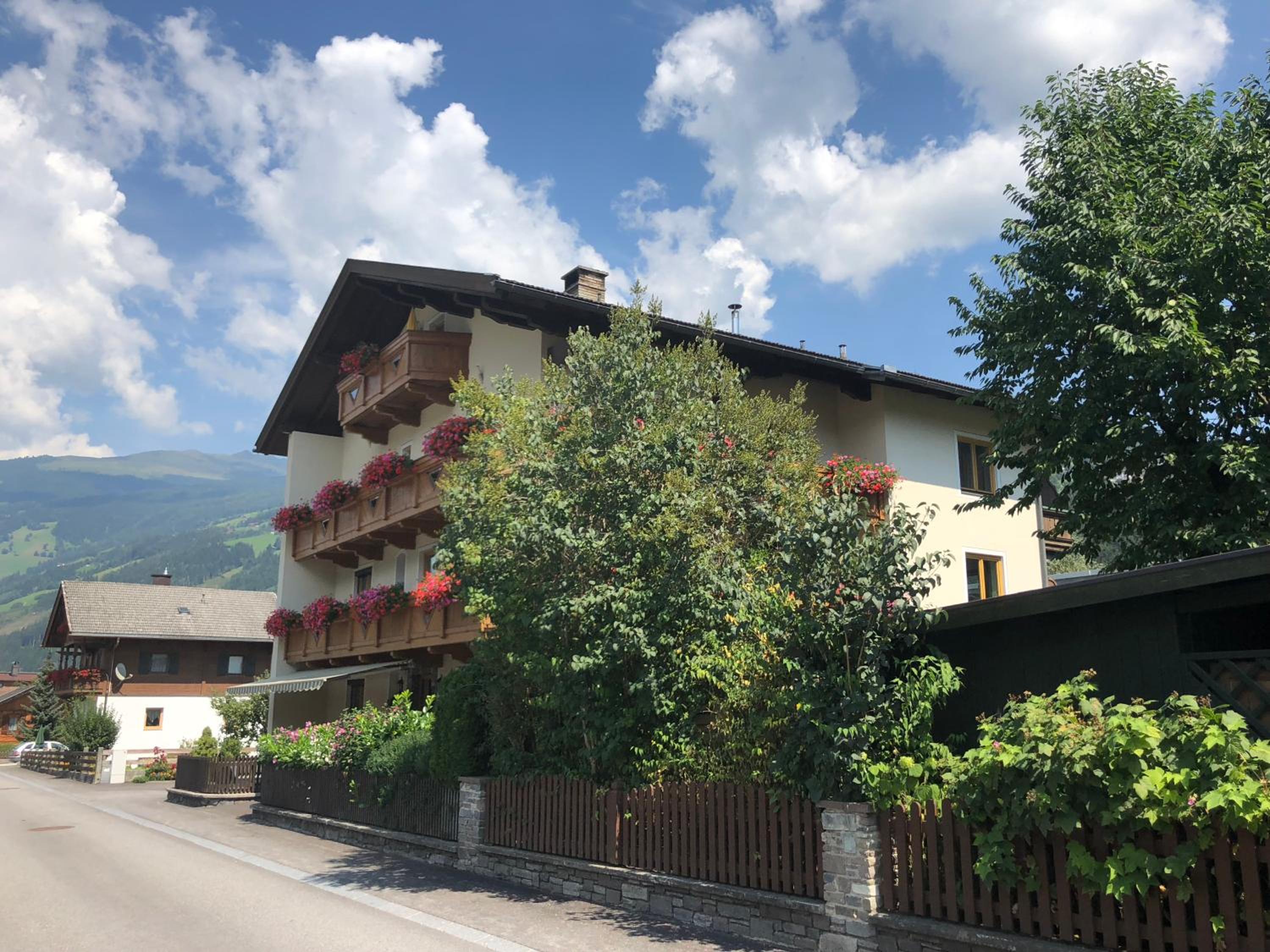 Gästehaus Neuhauser view 3