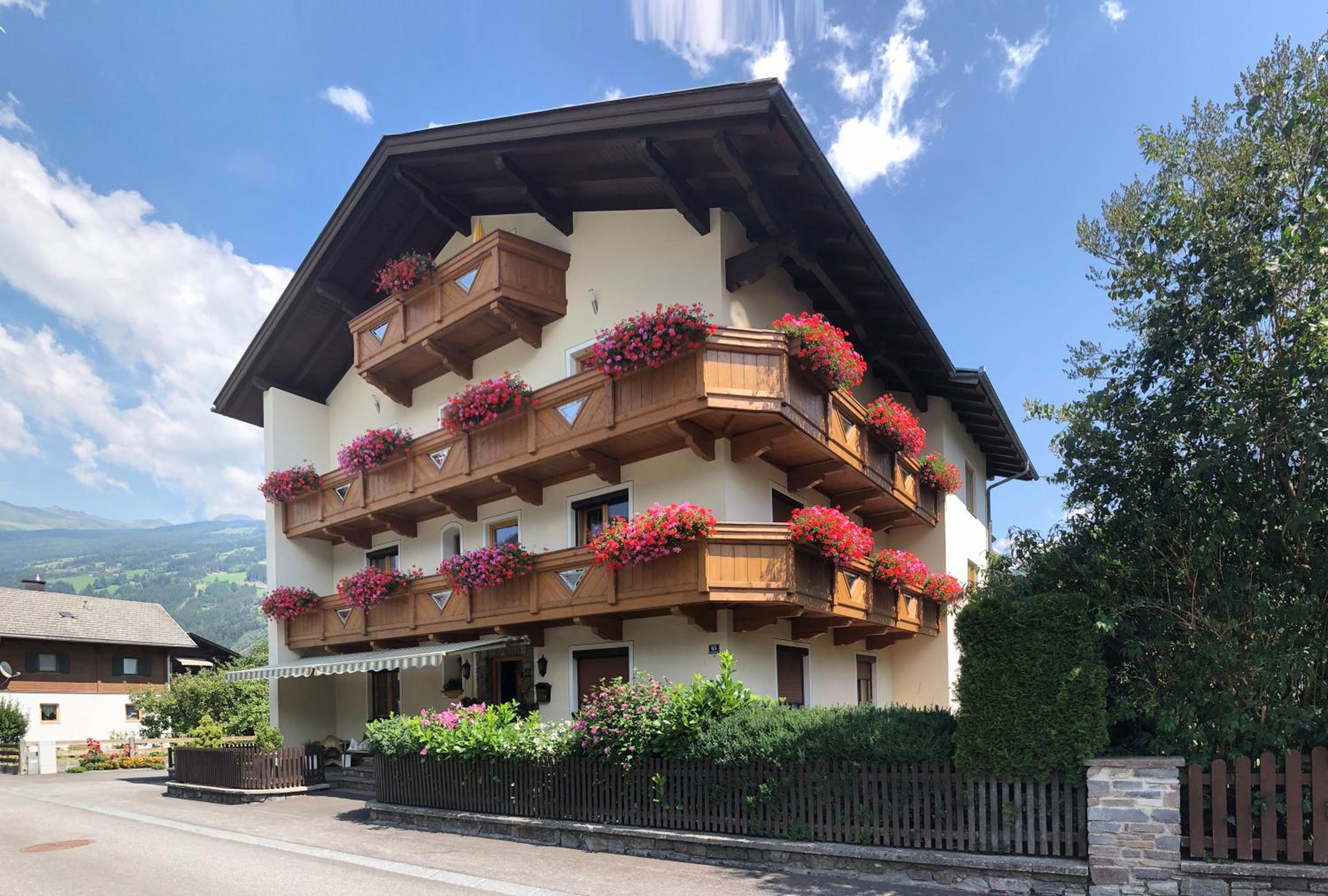 Gästehaus Neuhauser view 4