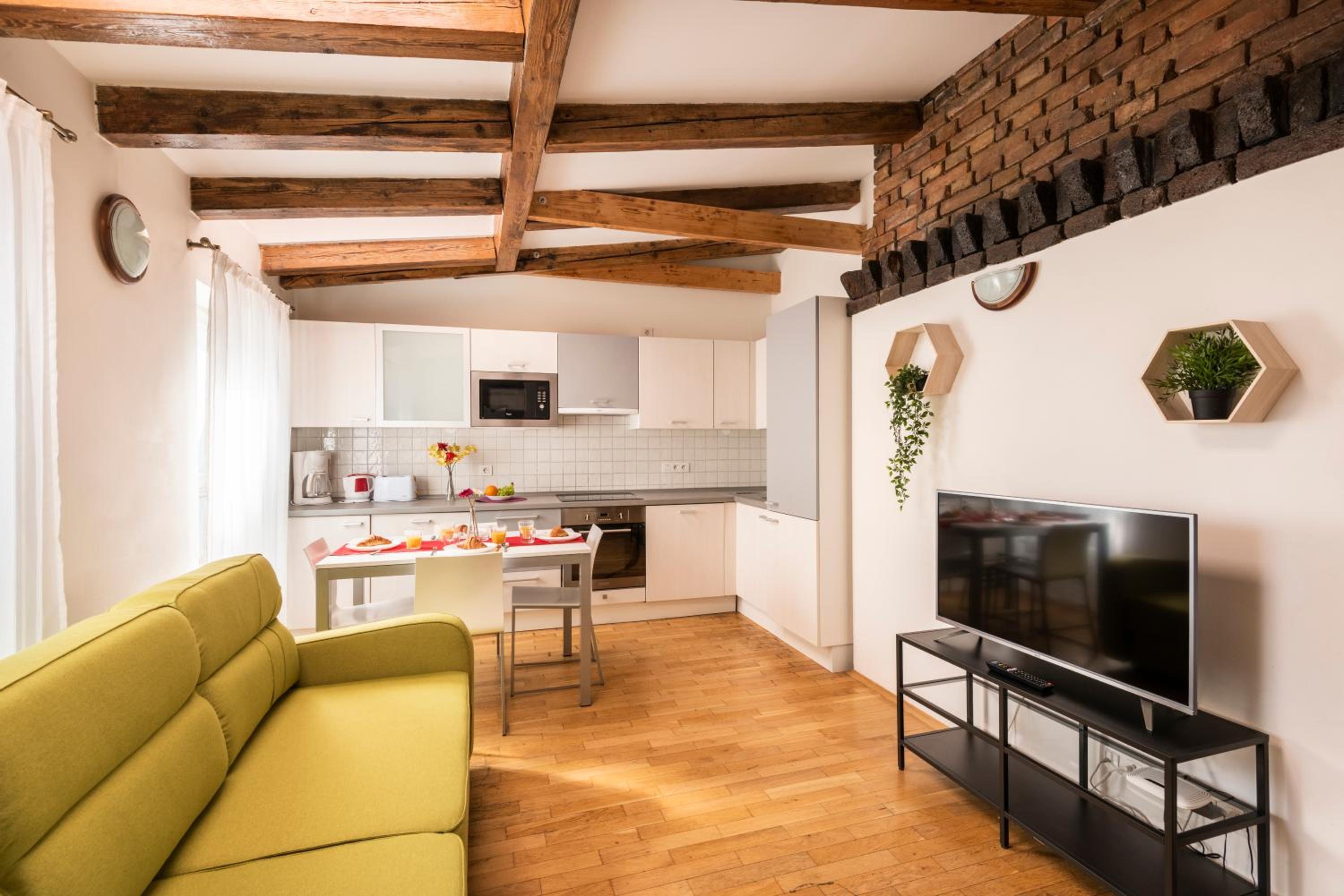 Hybernska Apartments by Pragueforyou