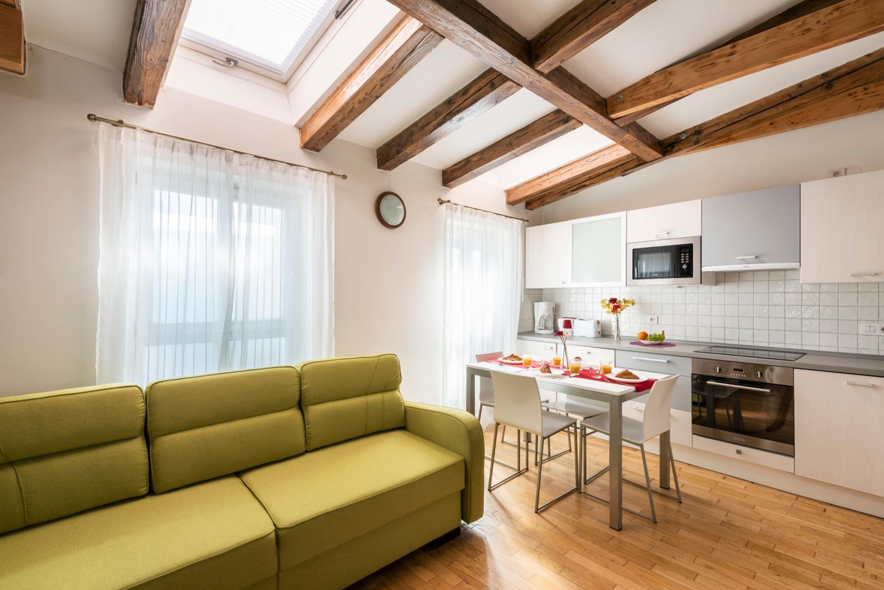 Hybernska Apartments by Pragueforyou