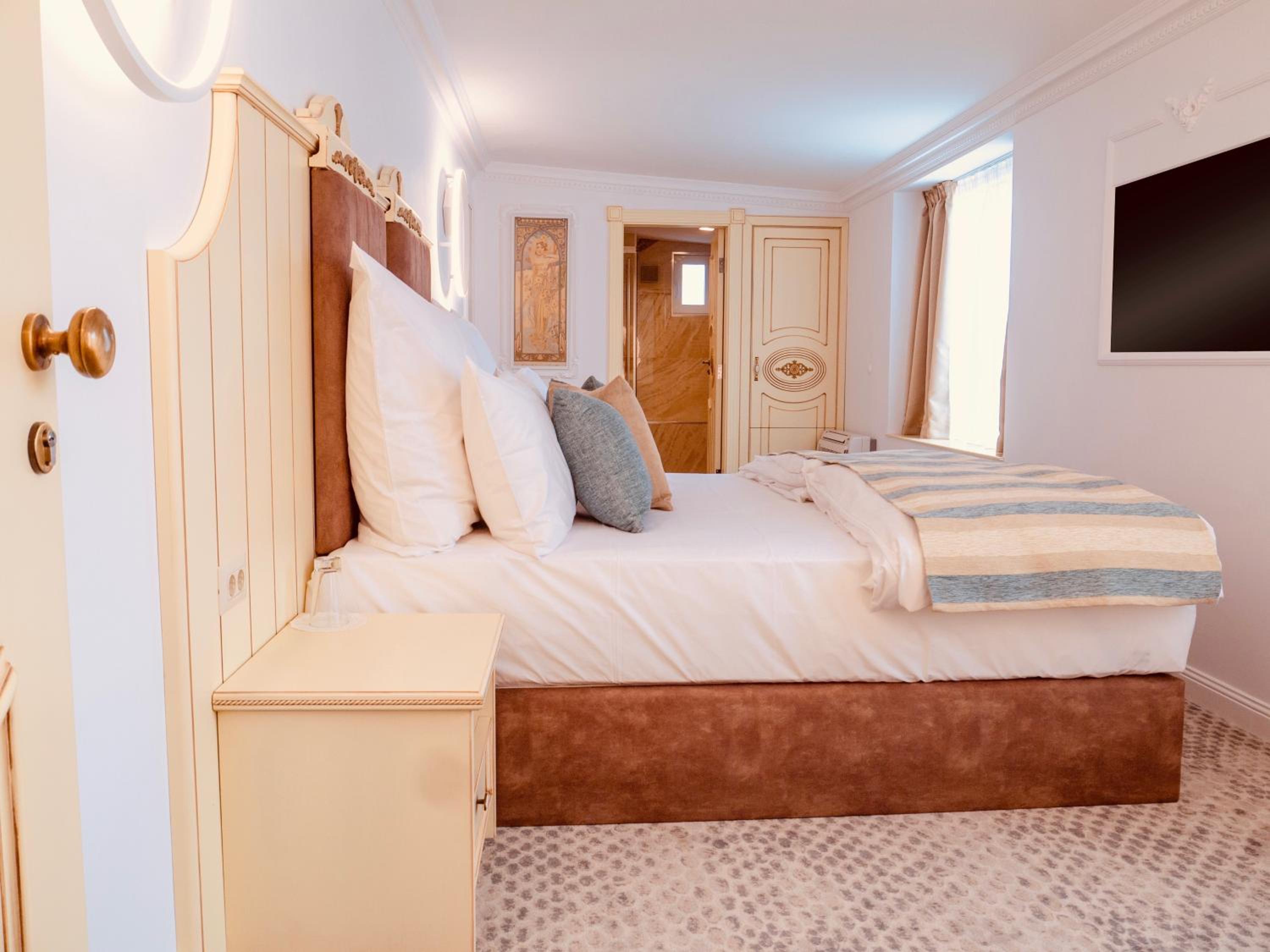 ATLAS HOUSE Luxury Suites