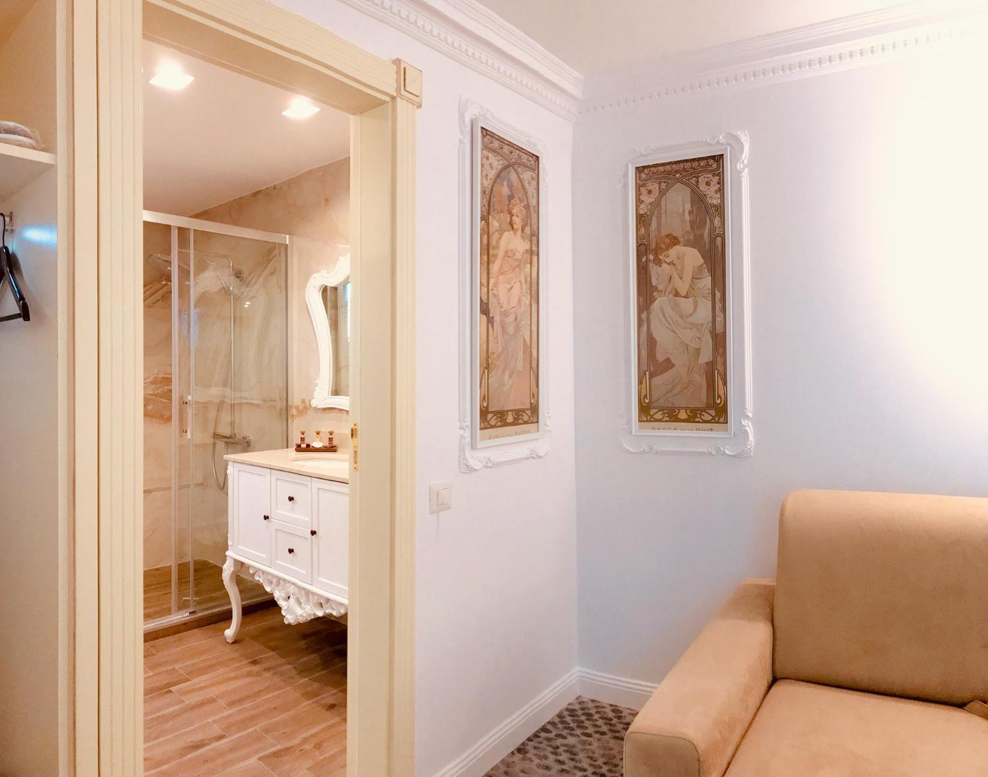 ATLAS HOUSE Luxury Suites