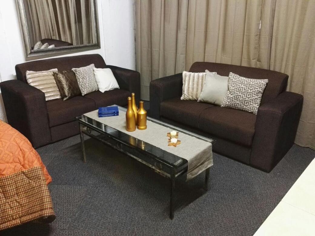 Heatherdale Guesthouse & Shuttle Services