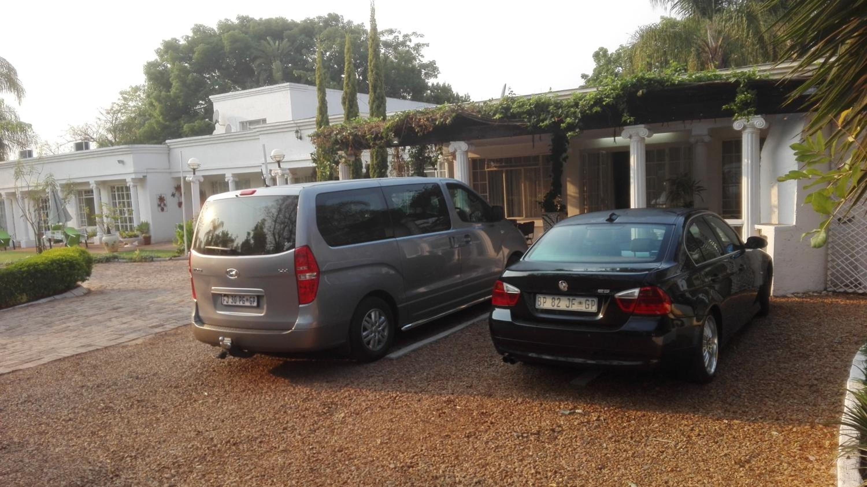 Heatherdale Guesthouse & Shuttle Services