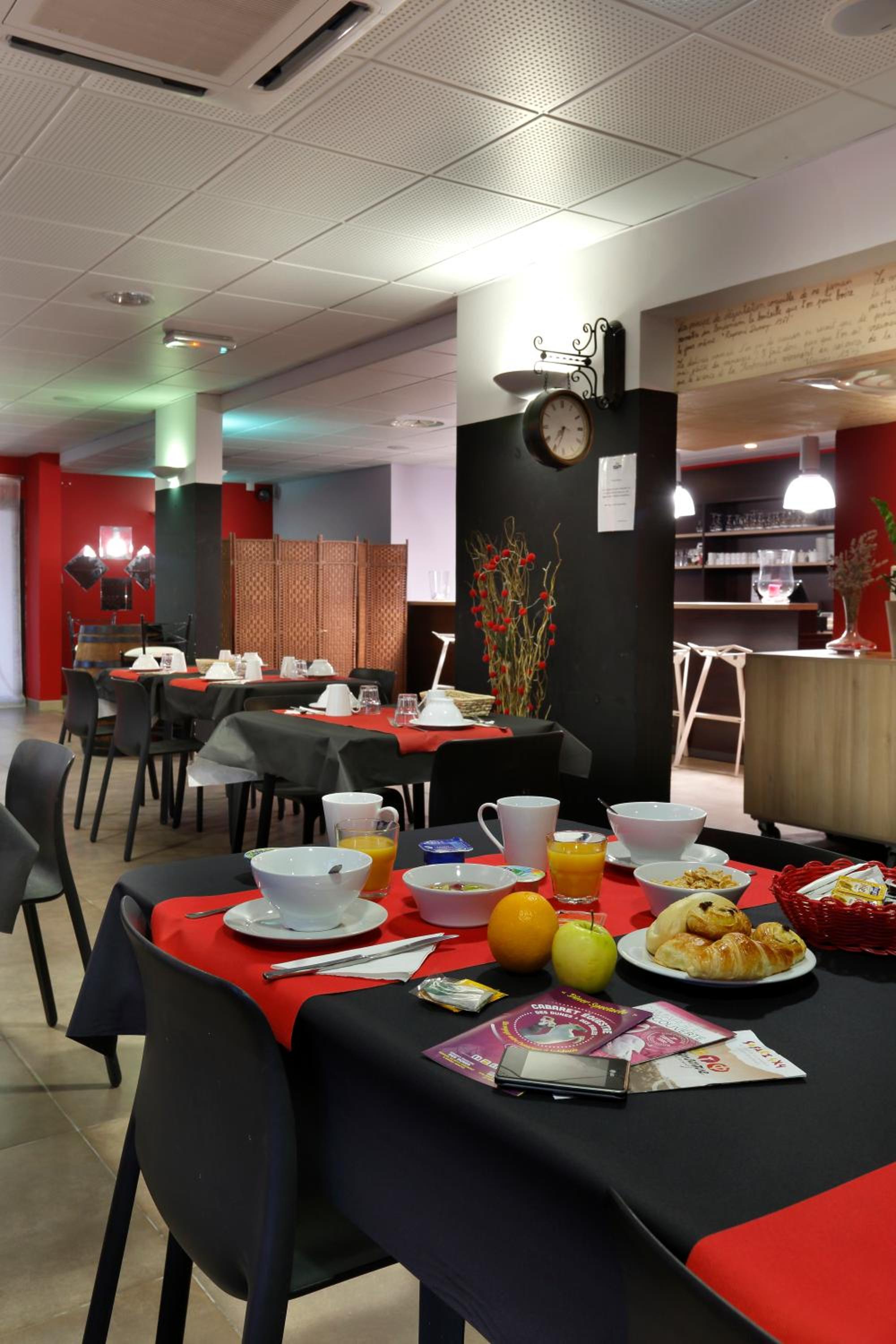 Vacancéole - Résidence Cap Camargue en Le Grau-du-Roi — dining
