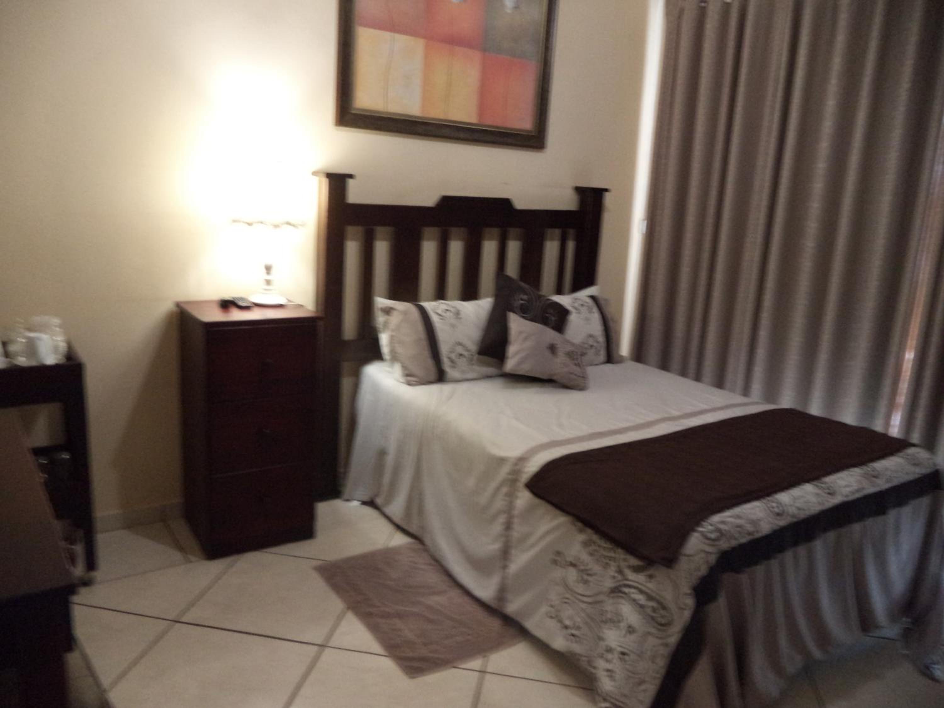 Heatherdale Guesthouse & Shuttle Services