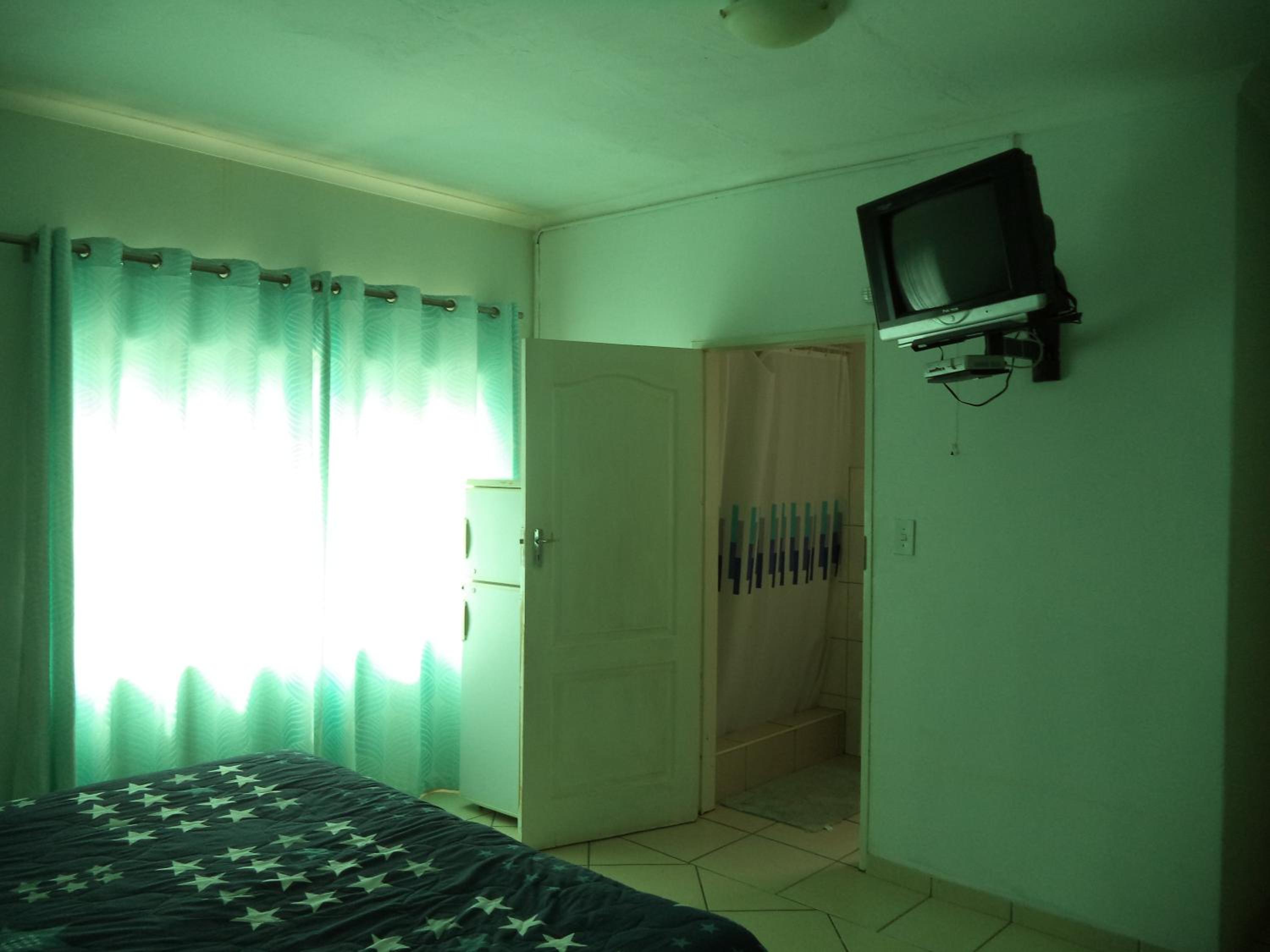Heatherdale Guesthouse & Shuttle Services