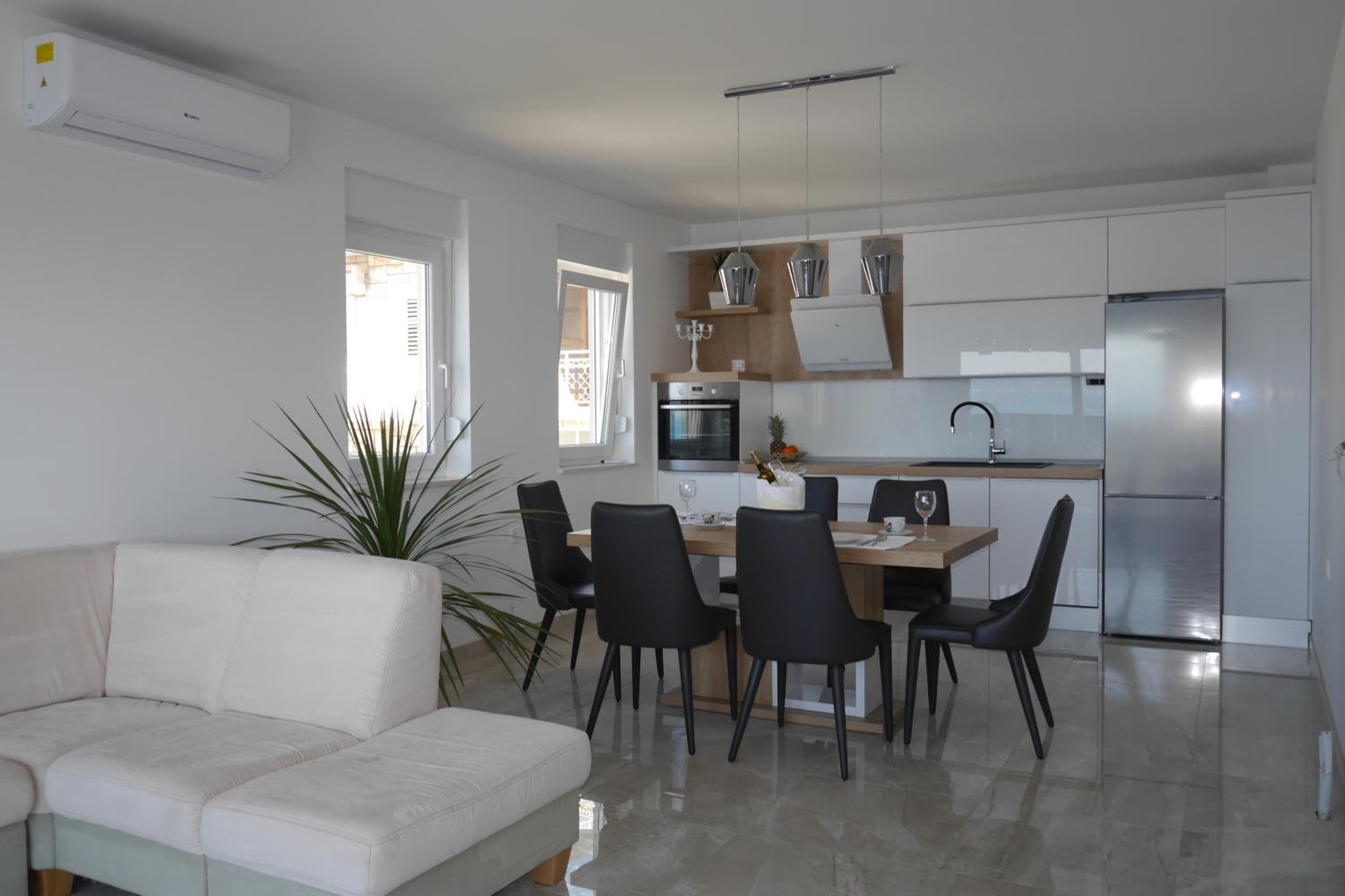 Luxury Apartments Beach view 4