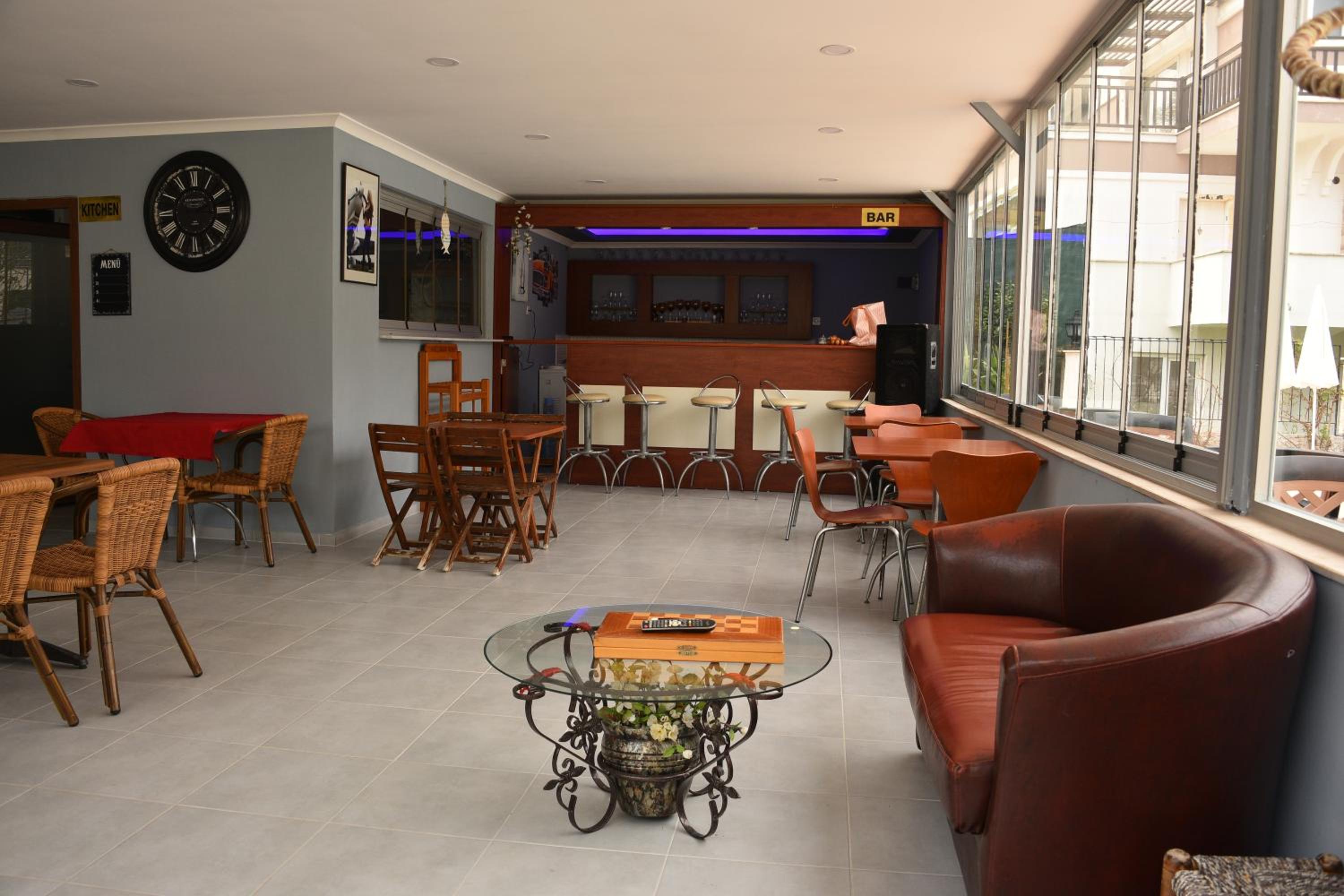 Minta Apart Hotel - Image 11