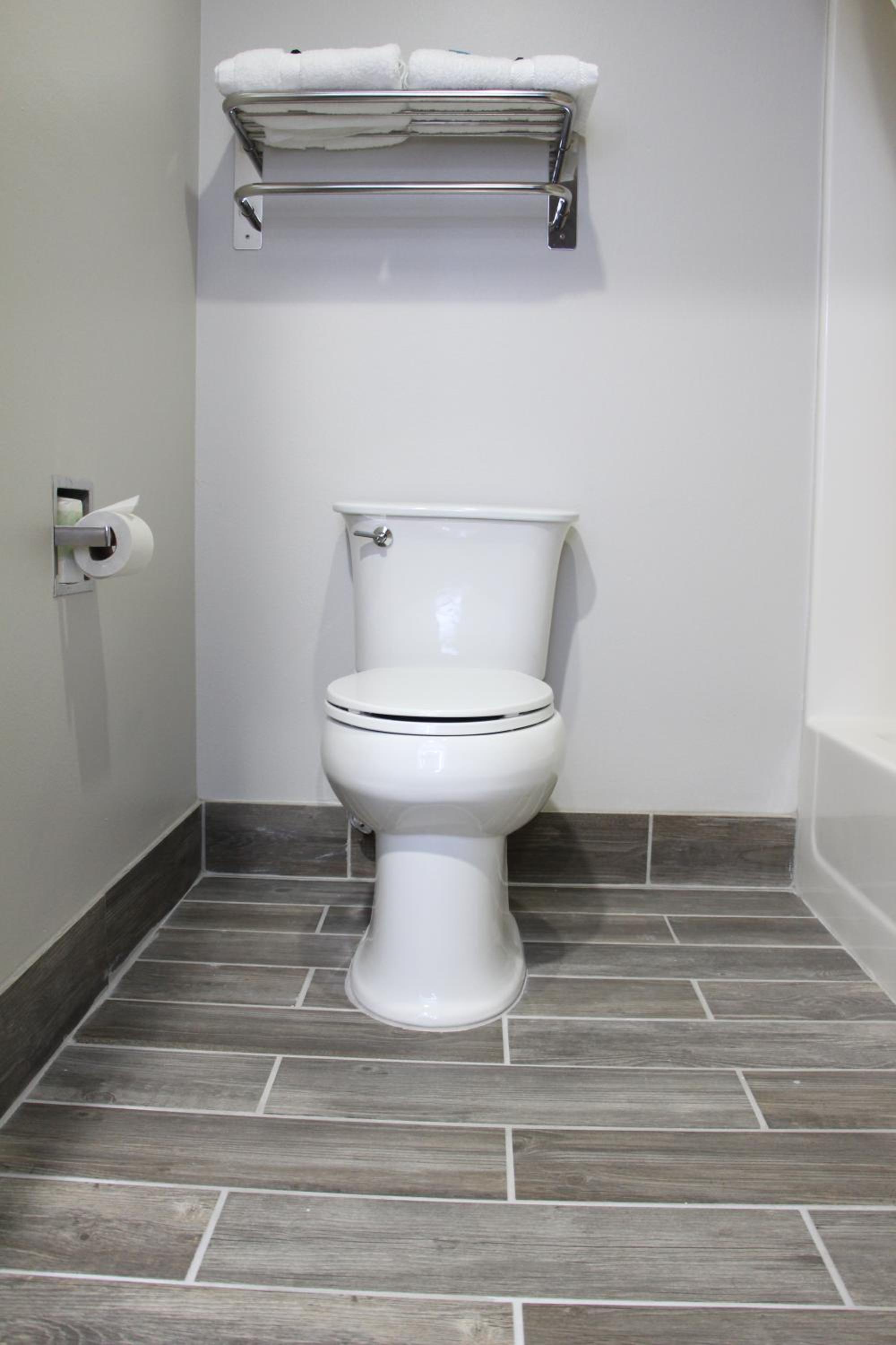 Westbridge Inn & Suites
