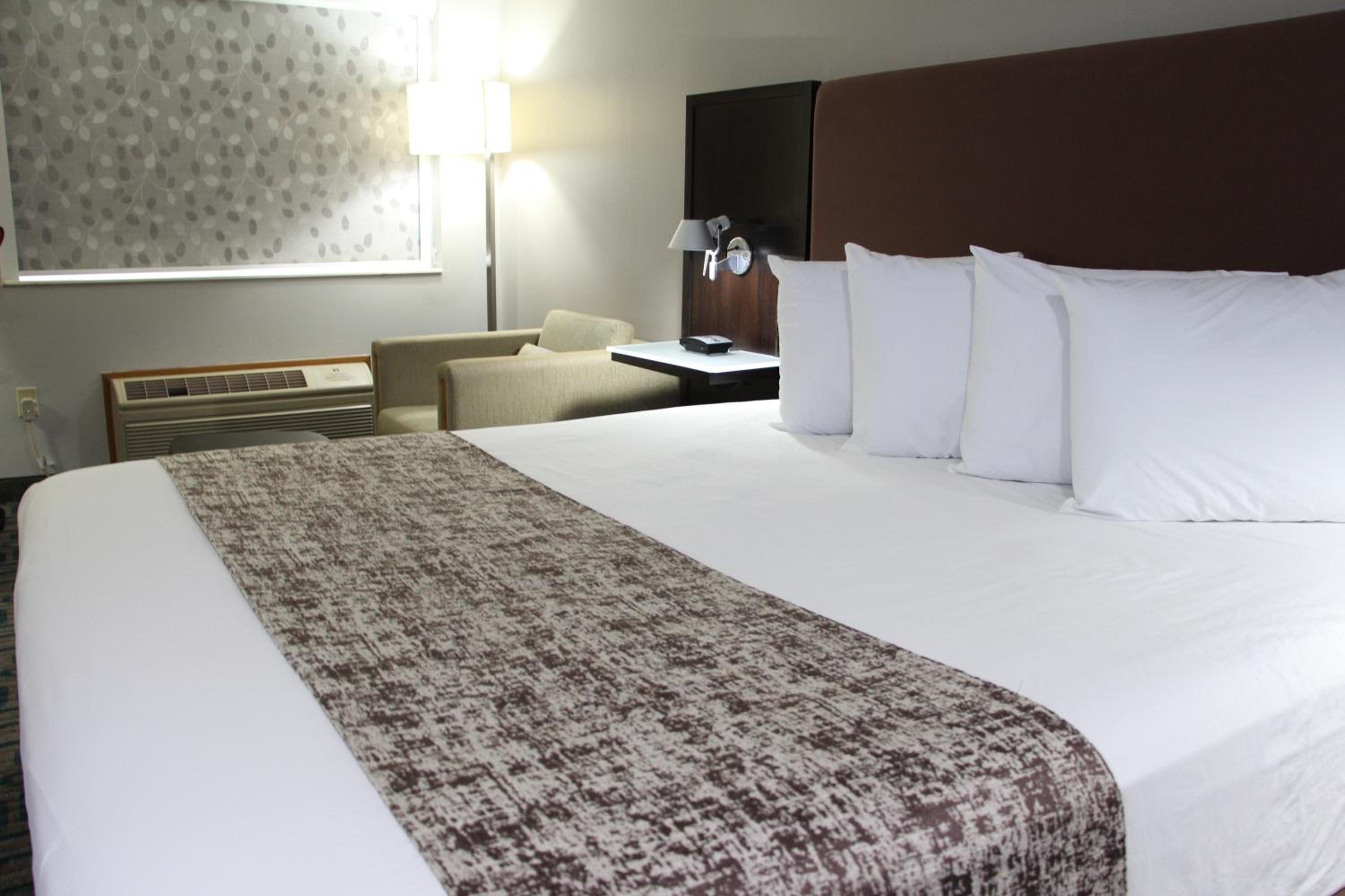 Westbridge Inn & Suites