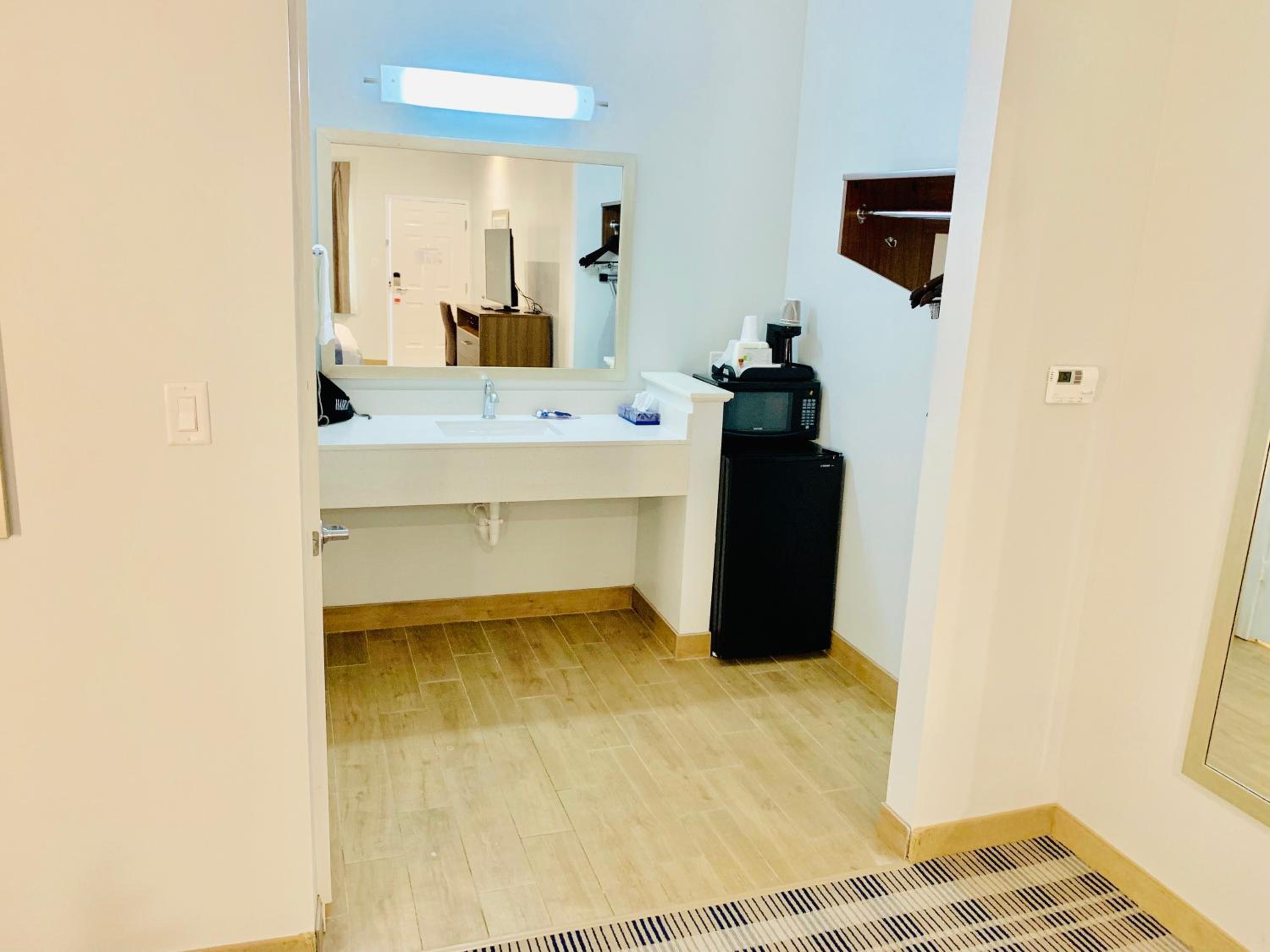 Americas Best Value Inn Suites Porter North Houston - Property Image 10