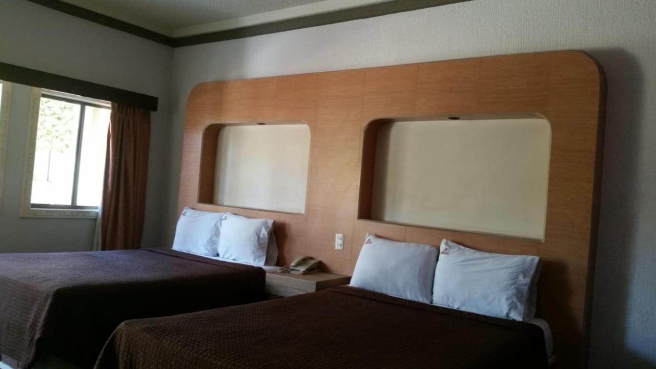 Ensenada Vacations - HOTEL AZTECA INN - Property Image 1