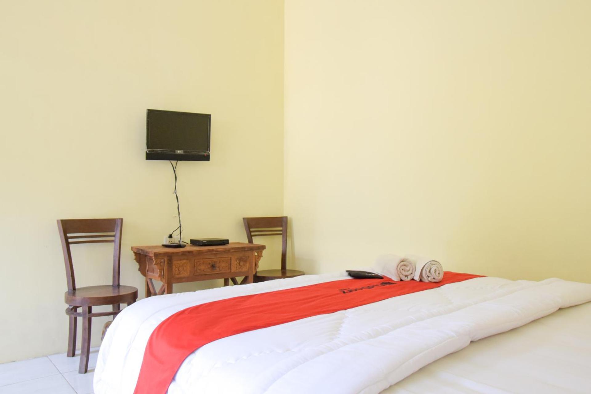 RedDoorz Syariah near Balai Kota Probolinggo 2, Probolinggo - 9
