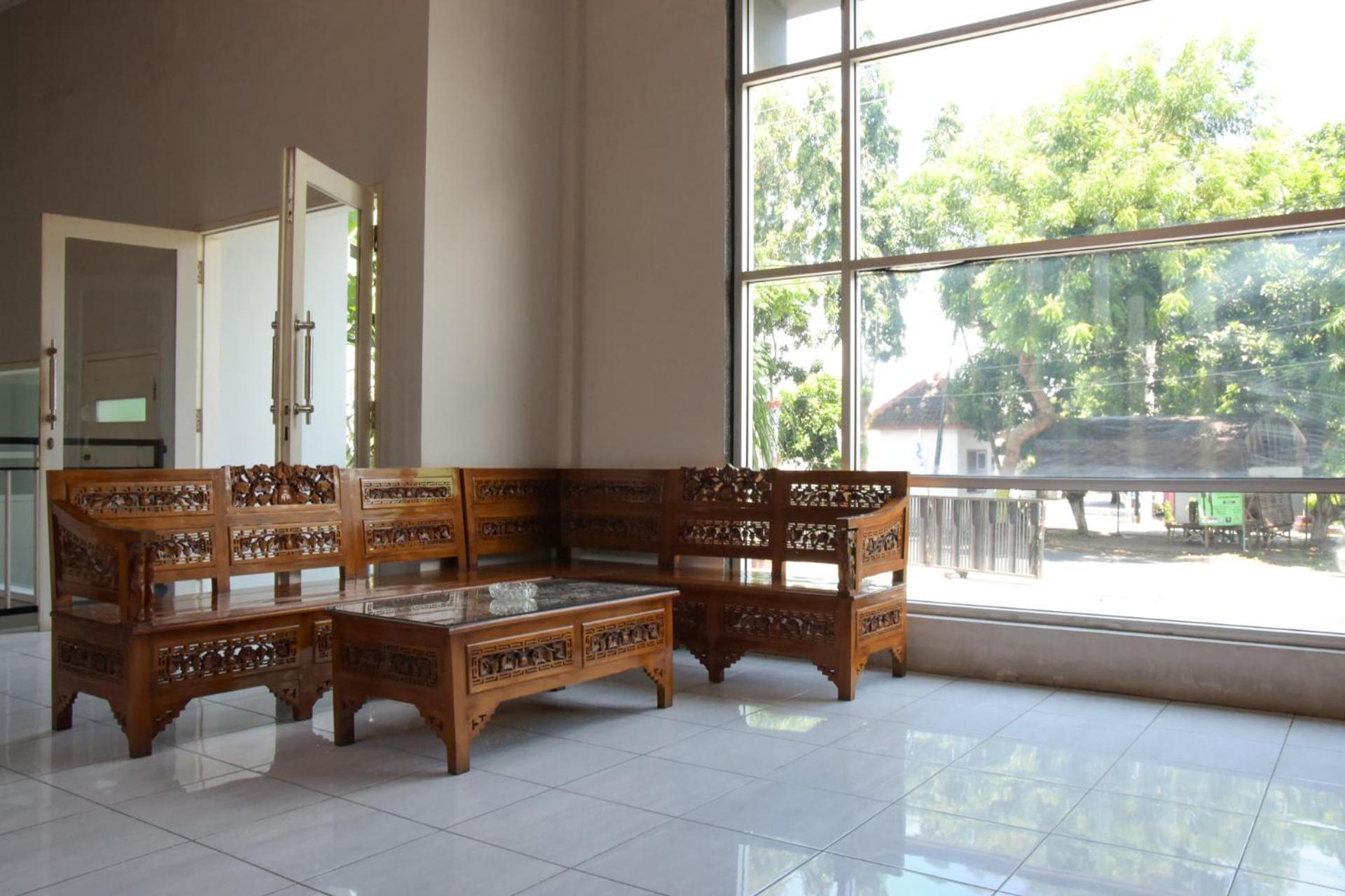 RedDoorz Syariah near Balai Kota Probolinggo 2
