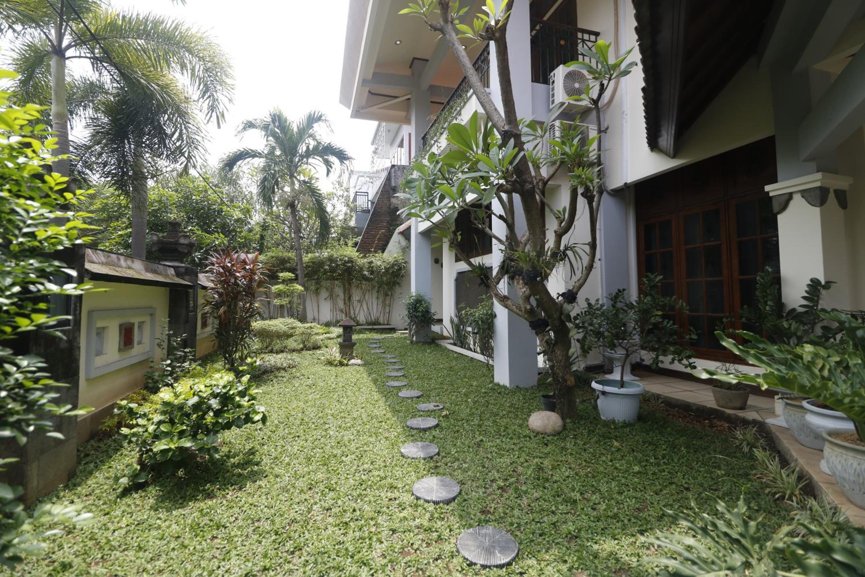 RedDoorz Syariah near Gelora Delta Sidoarjo, Sidoarjo - 9