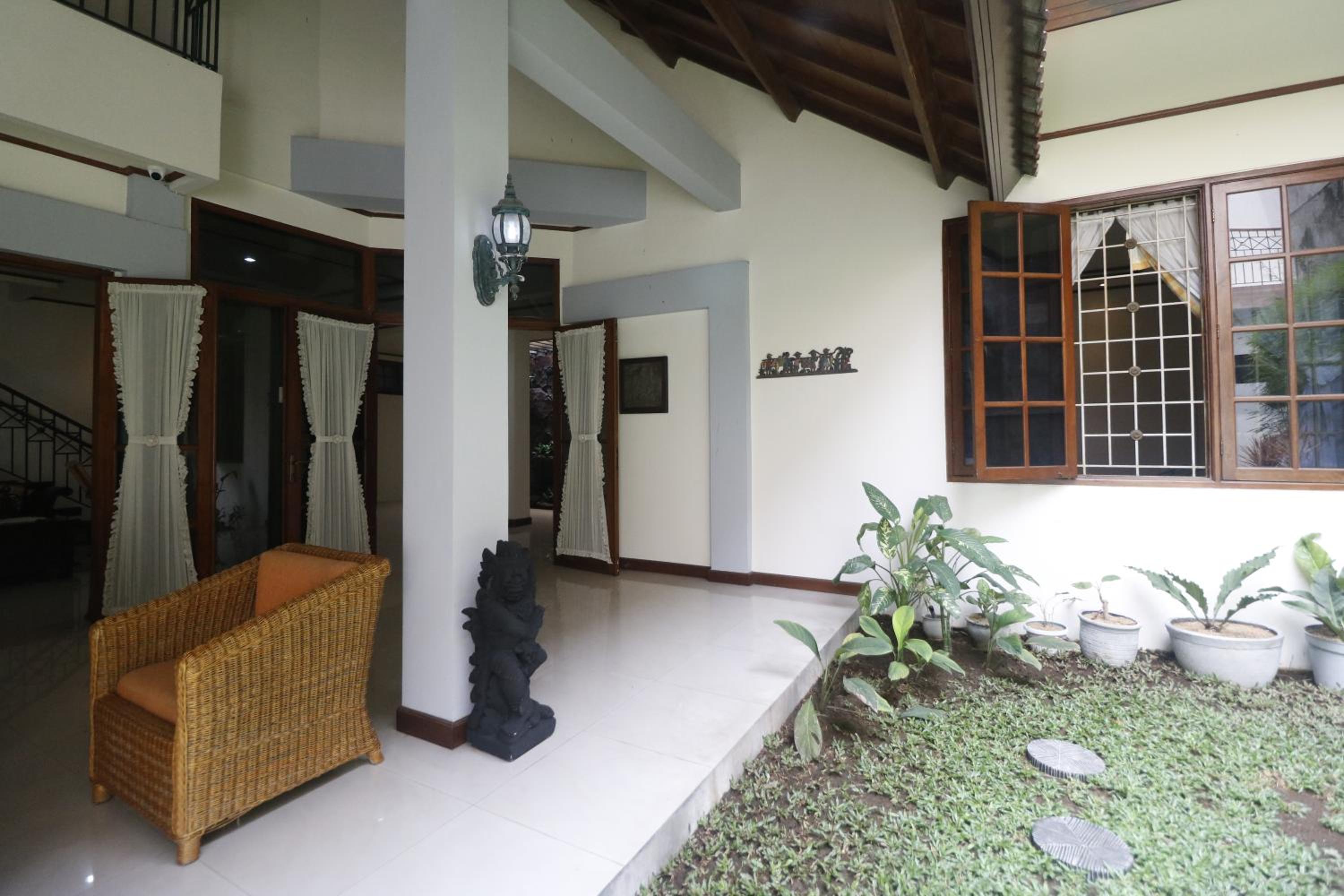 RedDoorz Syariah near Gelora Delta Sidoarjo, Sidoarjo - 13