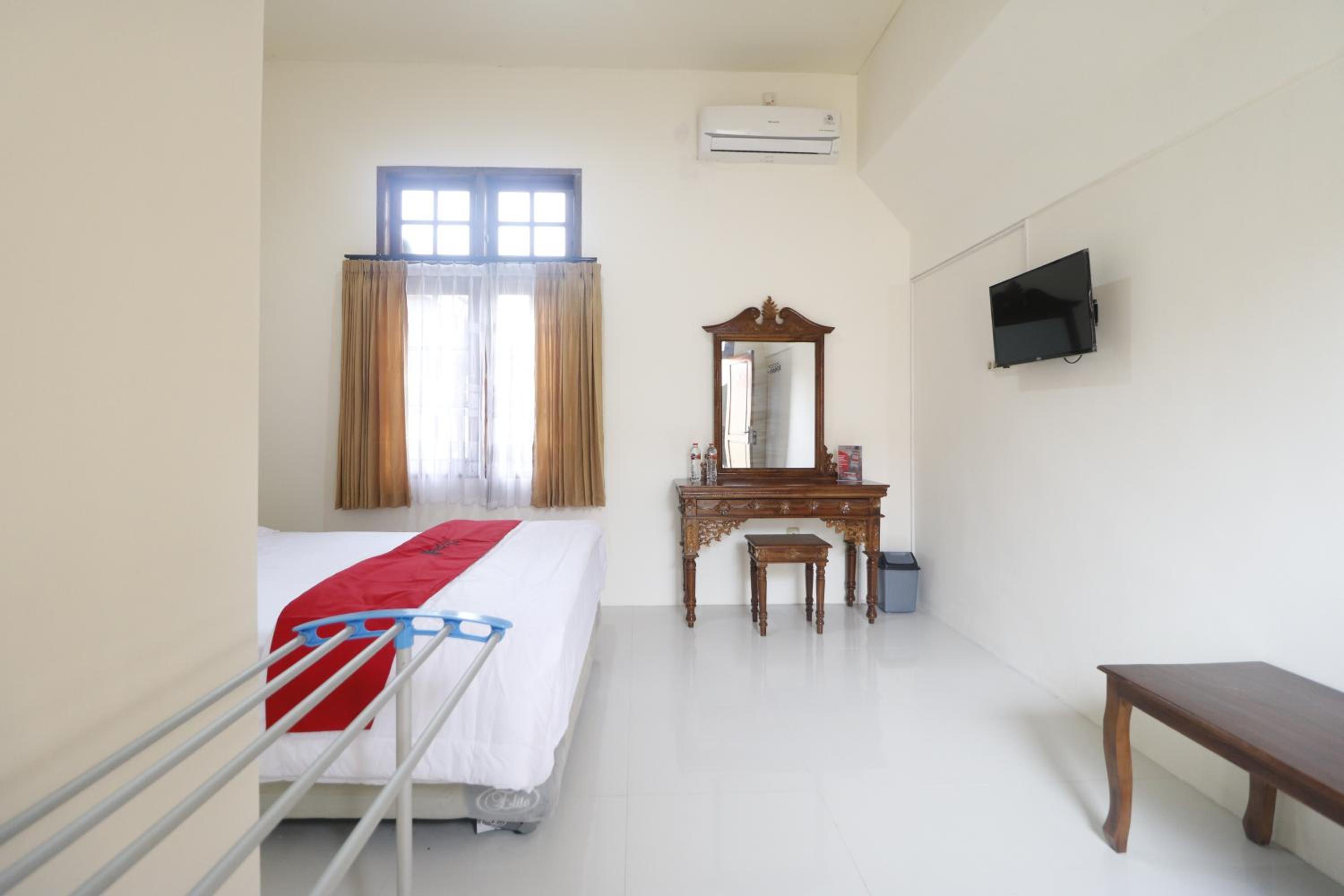 RedDoorz Syariah near Gelora Delta Sidoarjo