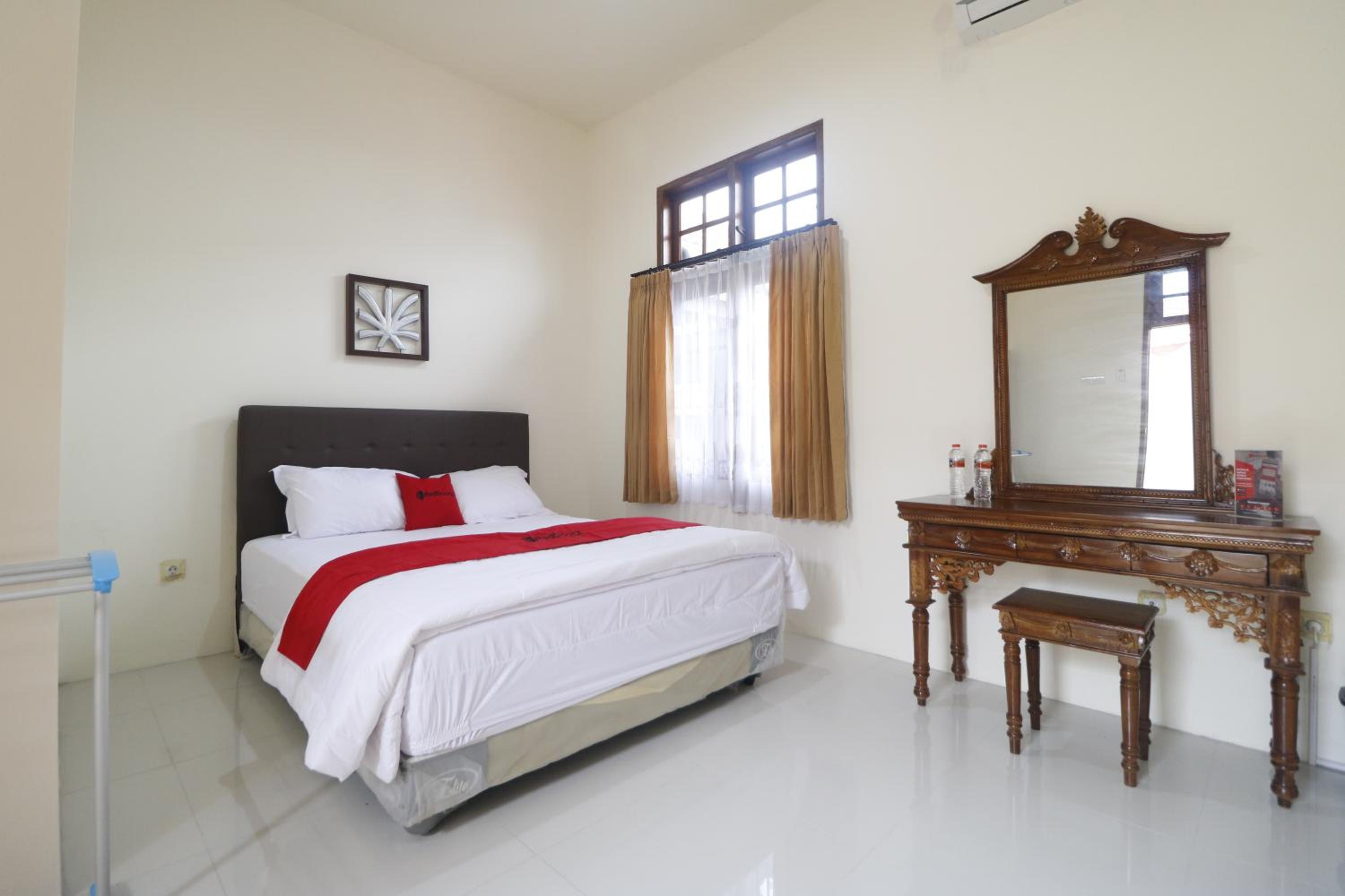 RedDoorz Syariah near Gelora Delta Sidoarjo, Sidoarjo - 10