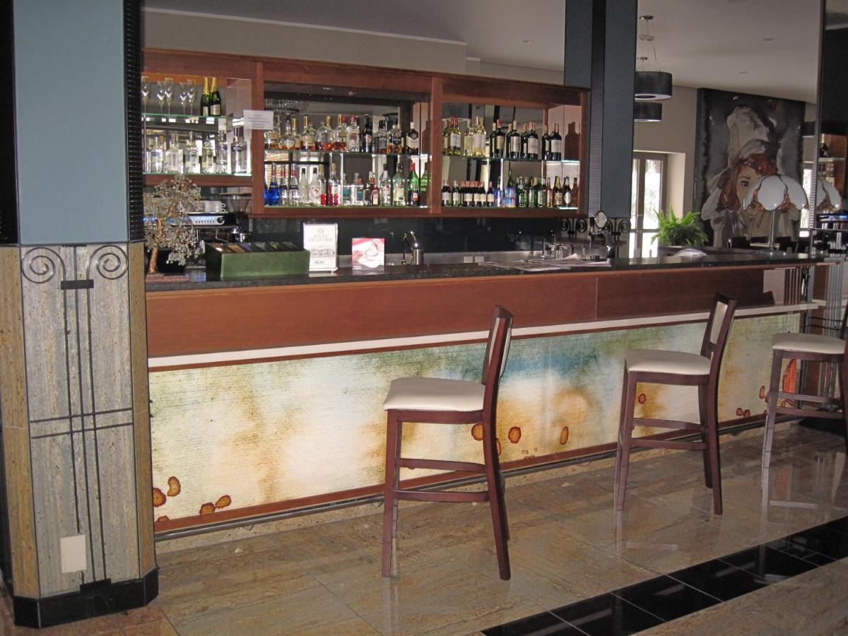 bar