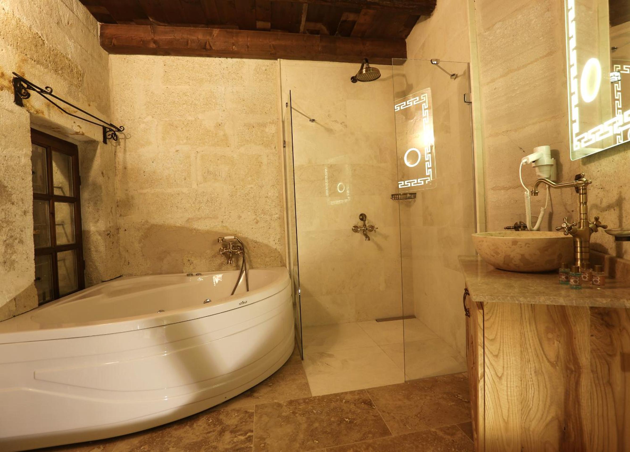 Caftan Cave Suites - Image 132
