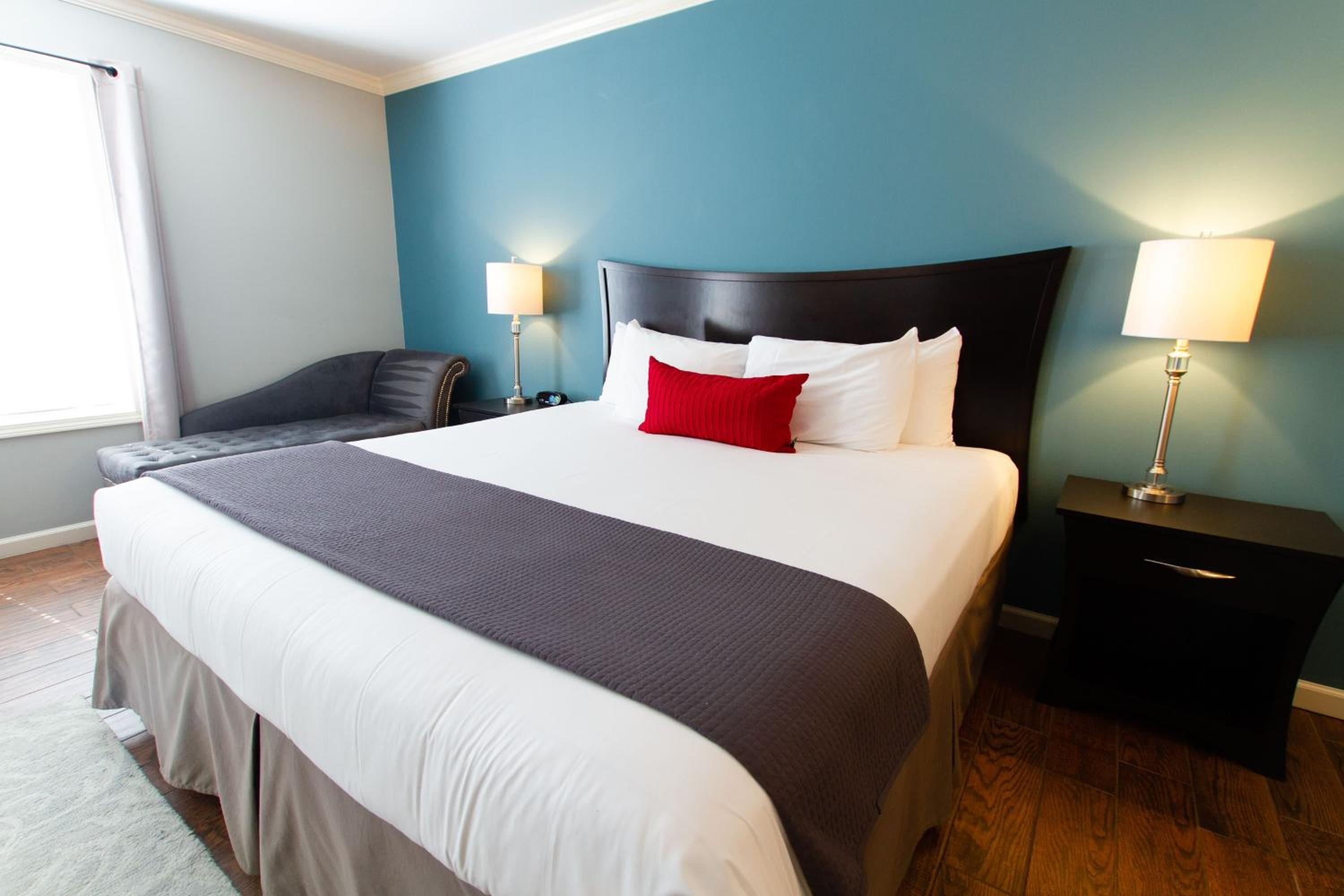 The Dahlonega Square Hotel