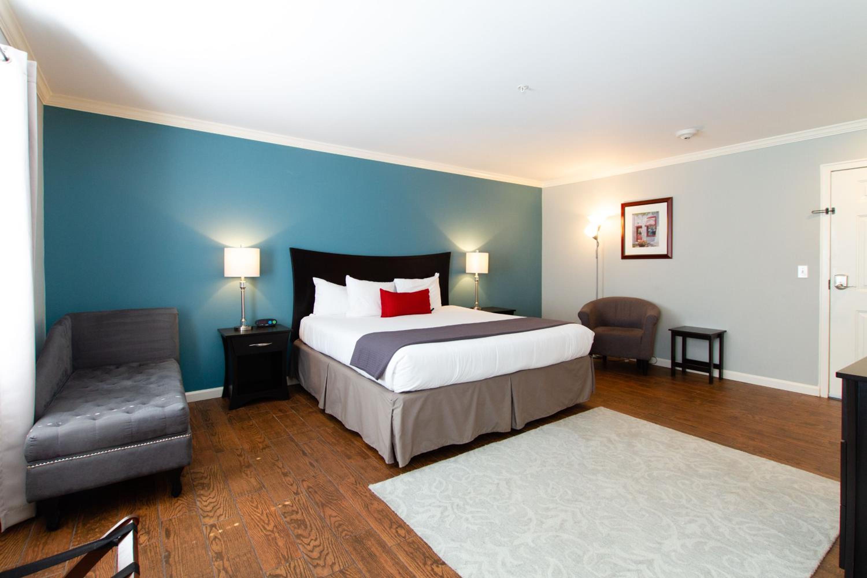 The Dahlonega Square Hotel