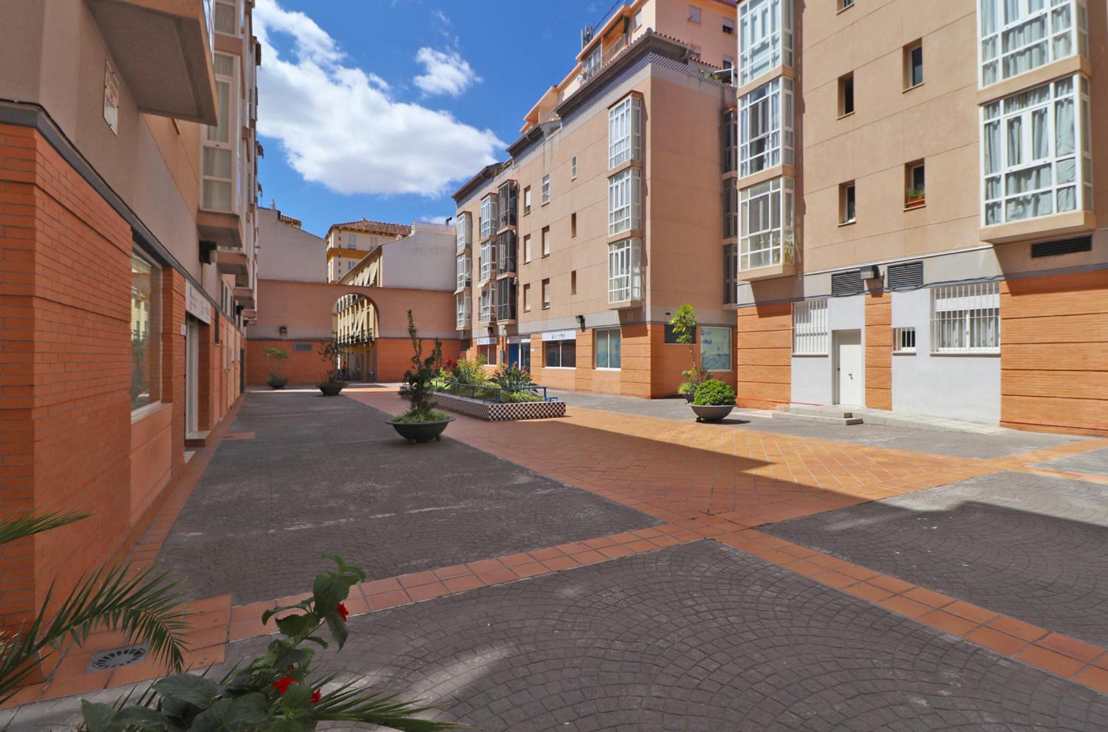 Del parque flats victoria trini