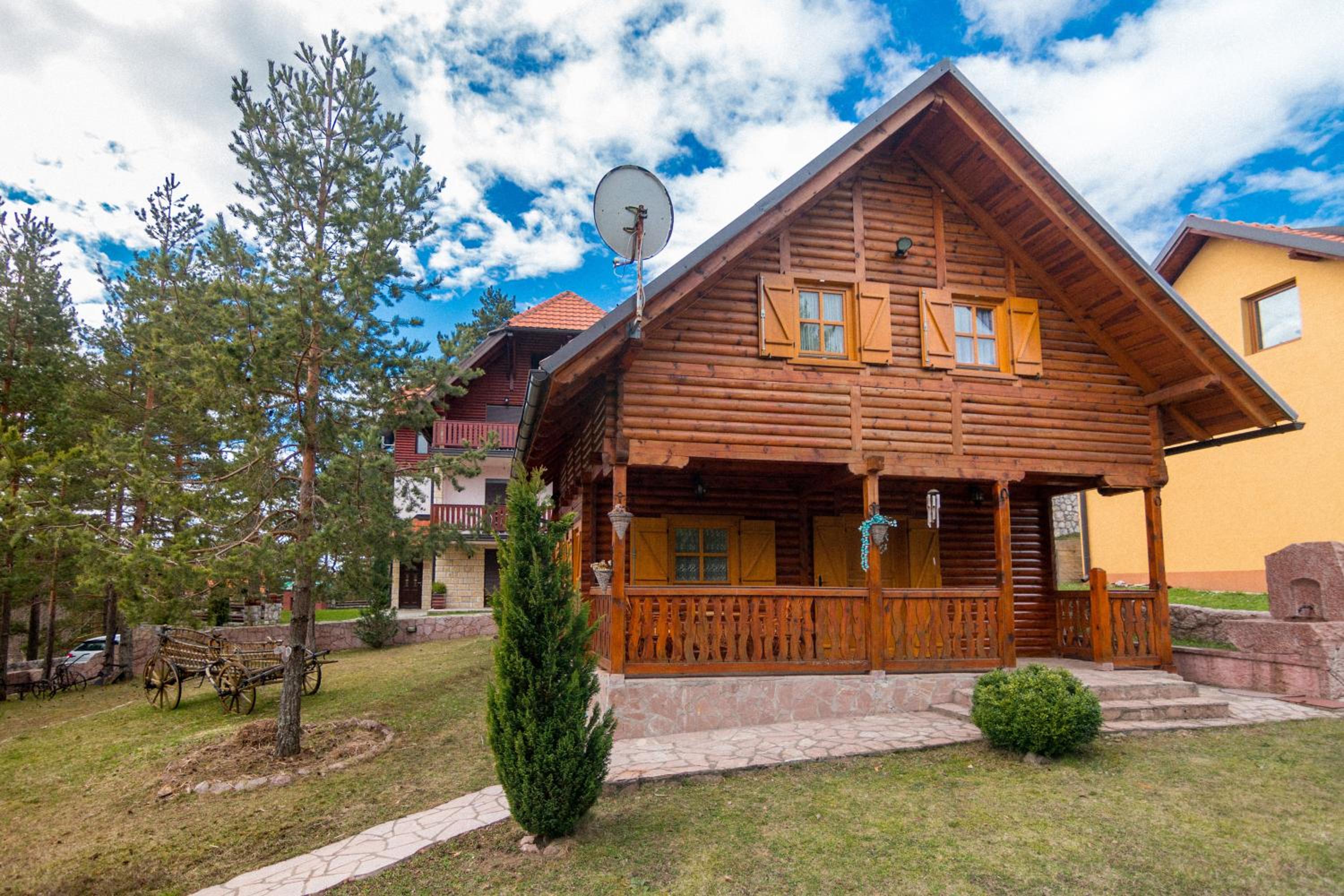 Rajska koliba view 4