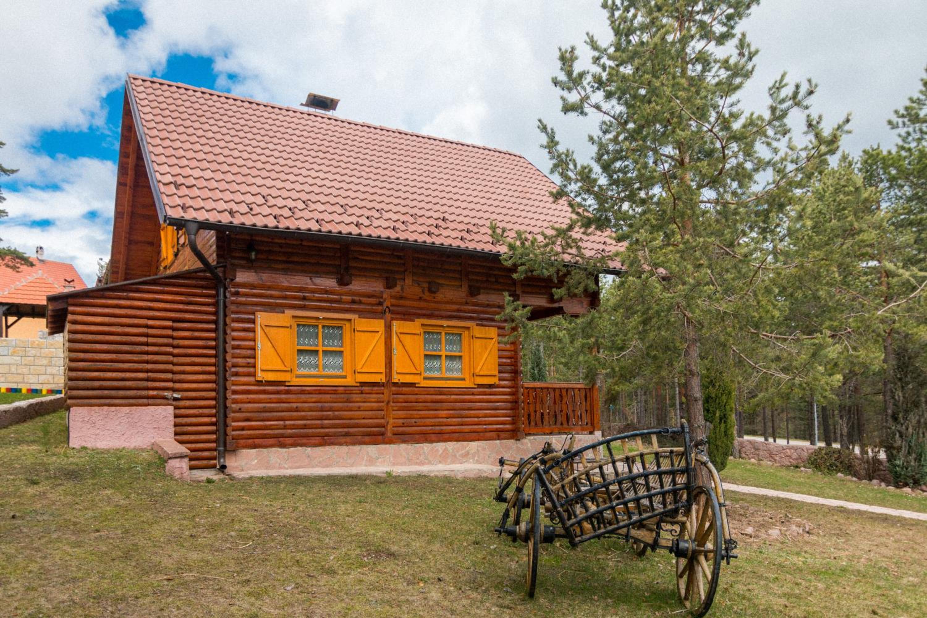 Rajska koliba view 3