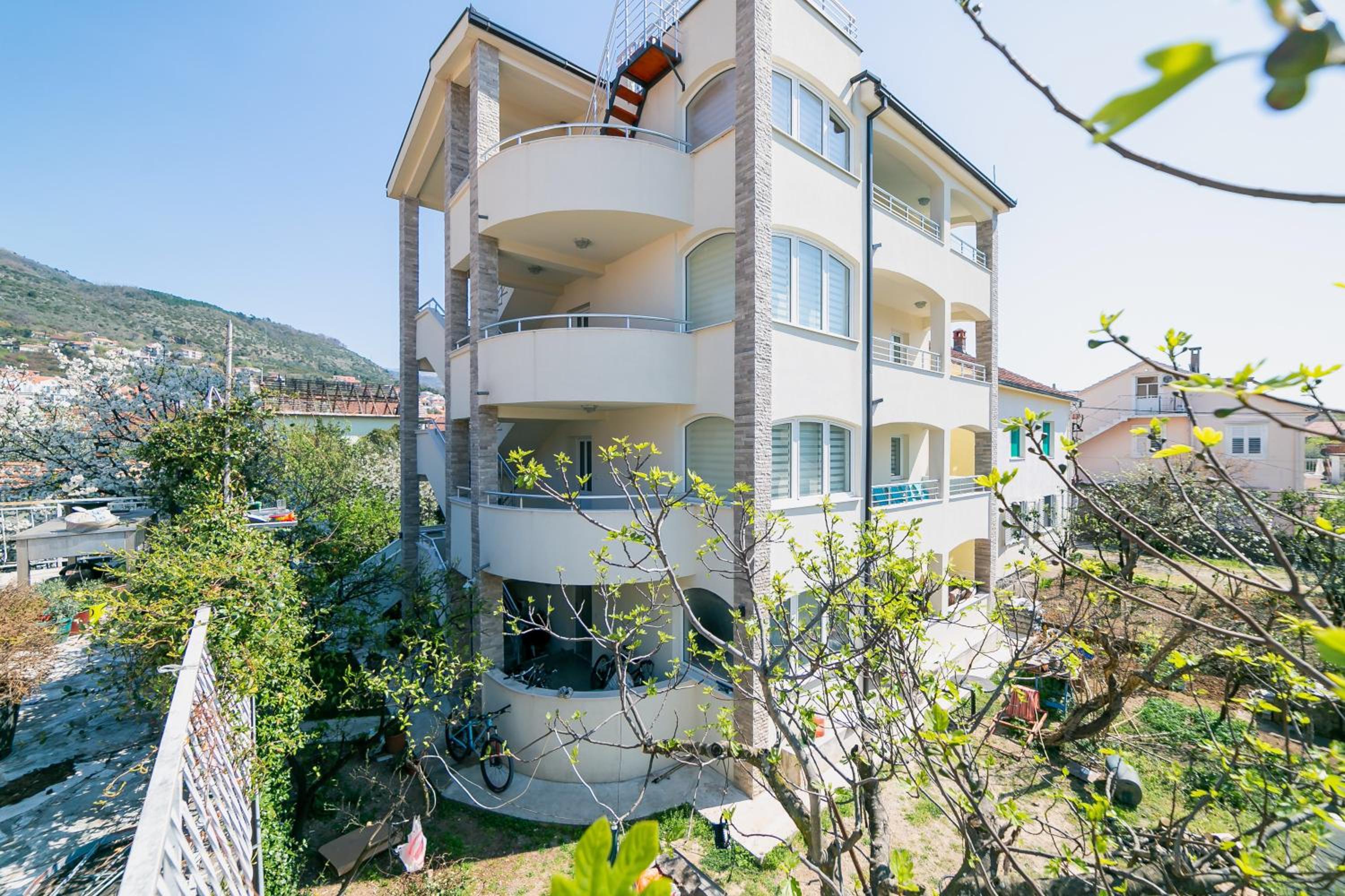 Hotel Apartmani Tripović - Image 1