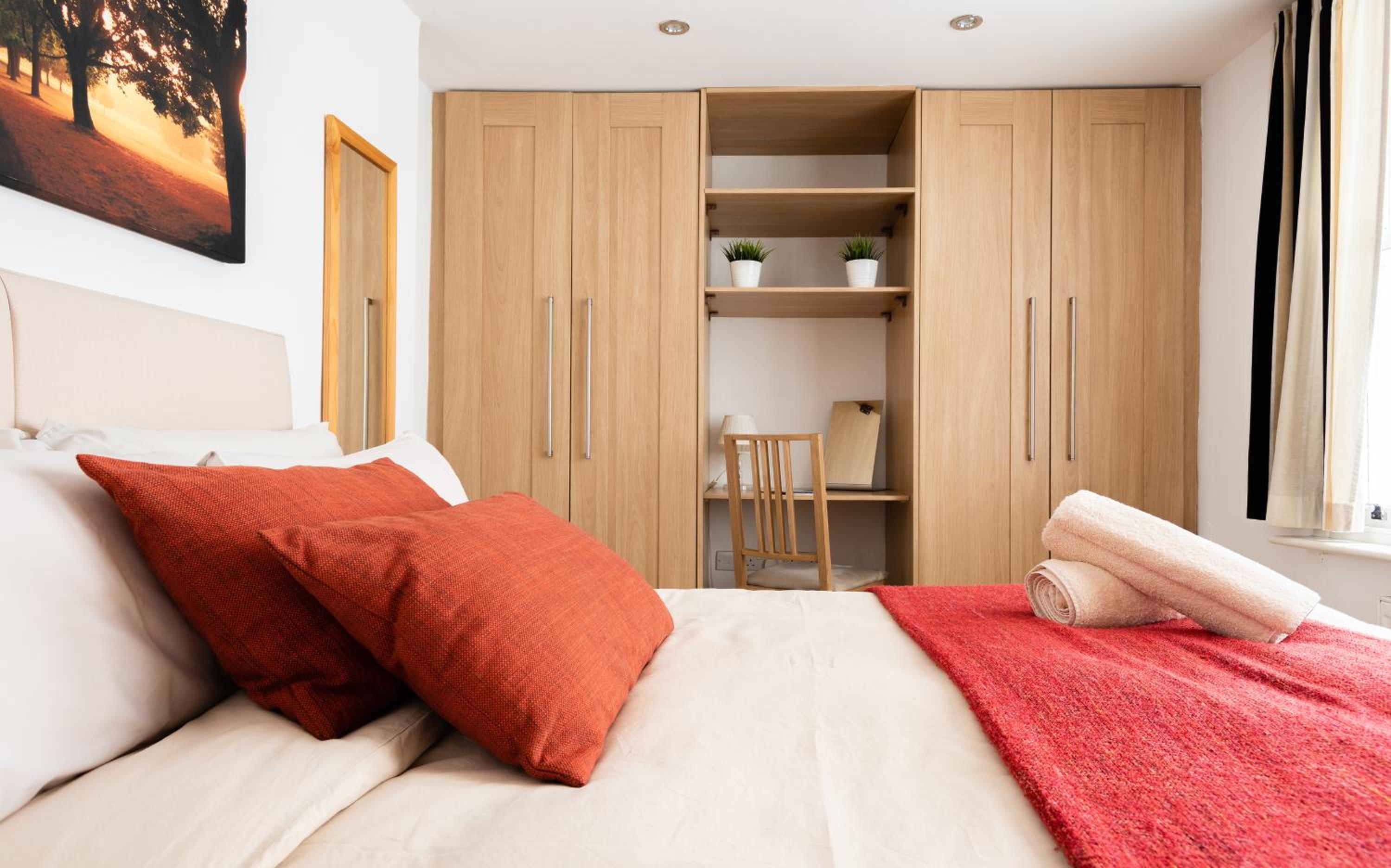 Classic Two-Bedroom Apartment Pimlico