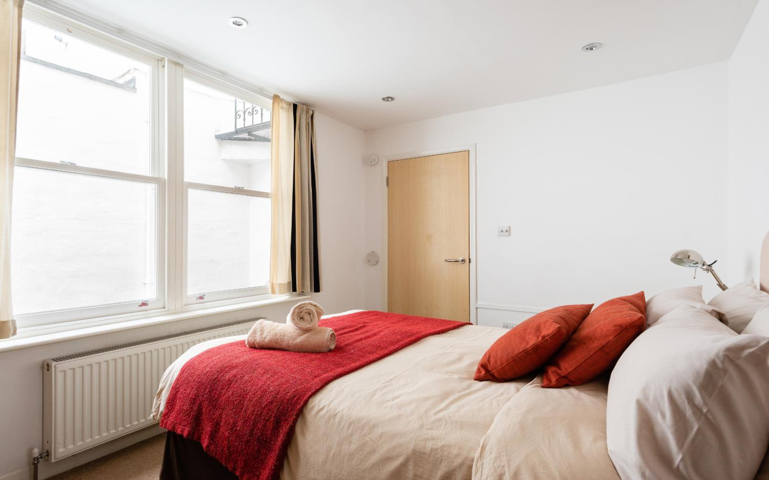 Classic Two-Bedroom Apartment Pimlico