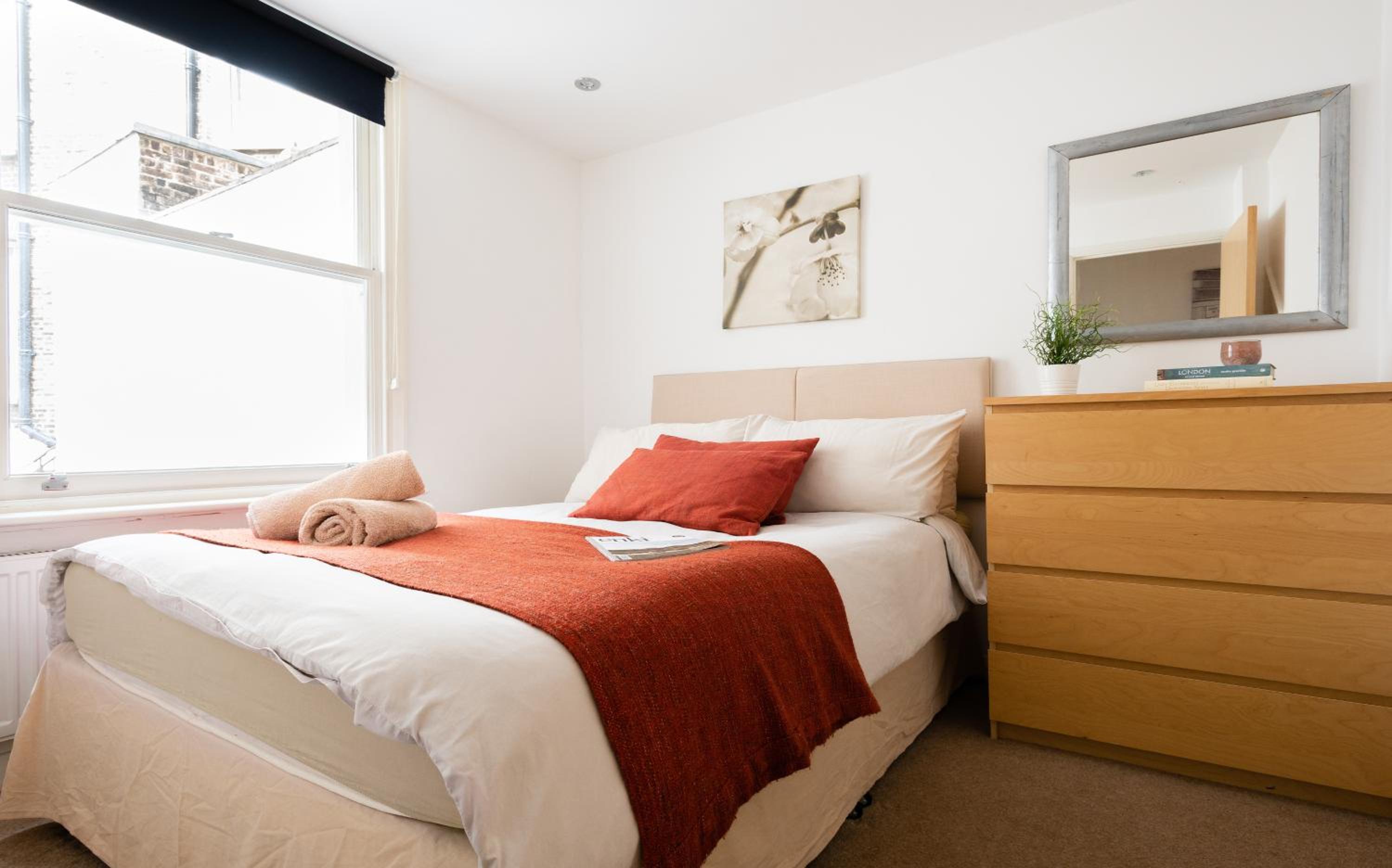 Classic Two-Bedroom Apartment Pimlico