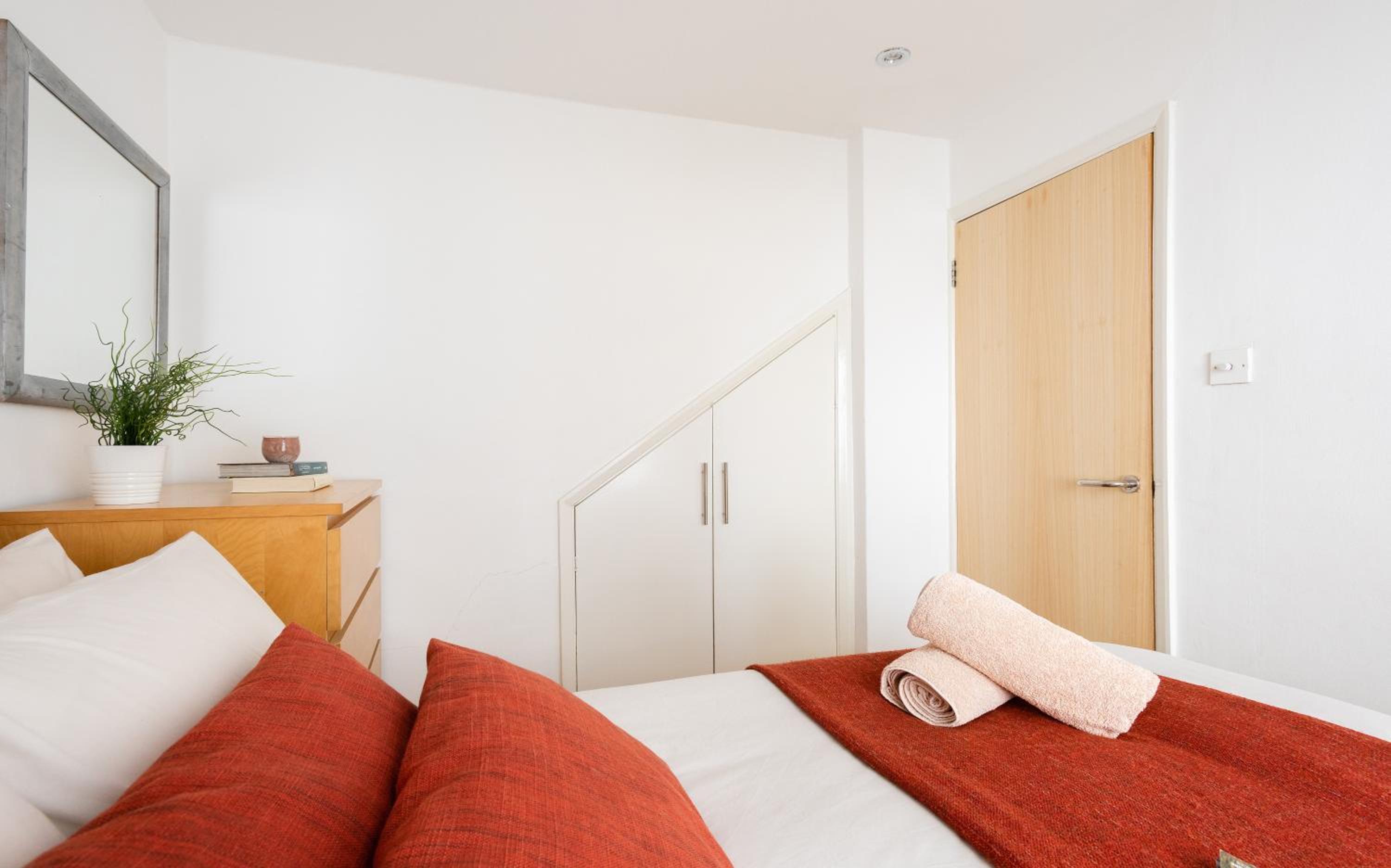 Classic Two-Bedroom Apartment Pimlico