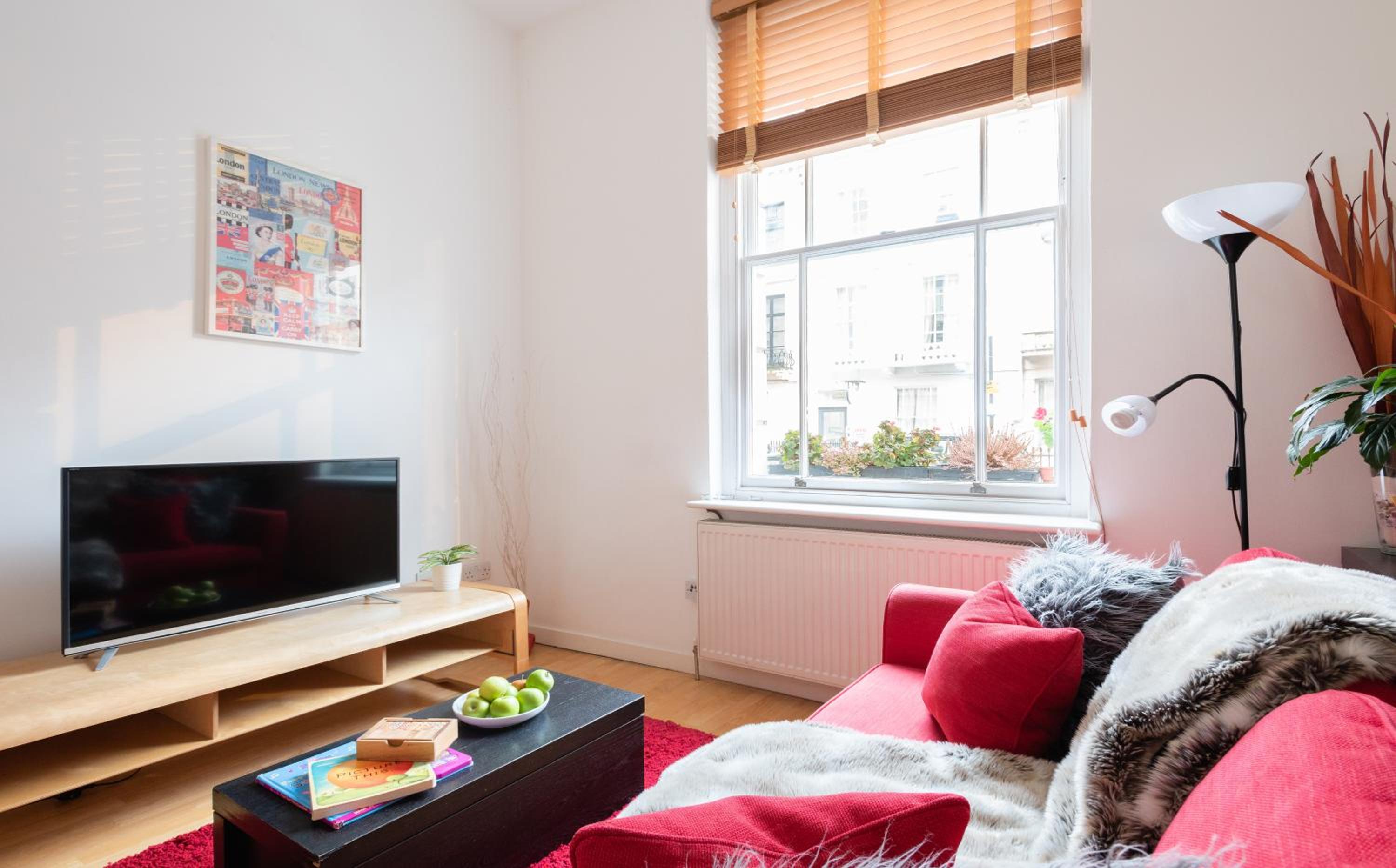 Classic Two-Bedroom Apartment Pimlico