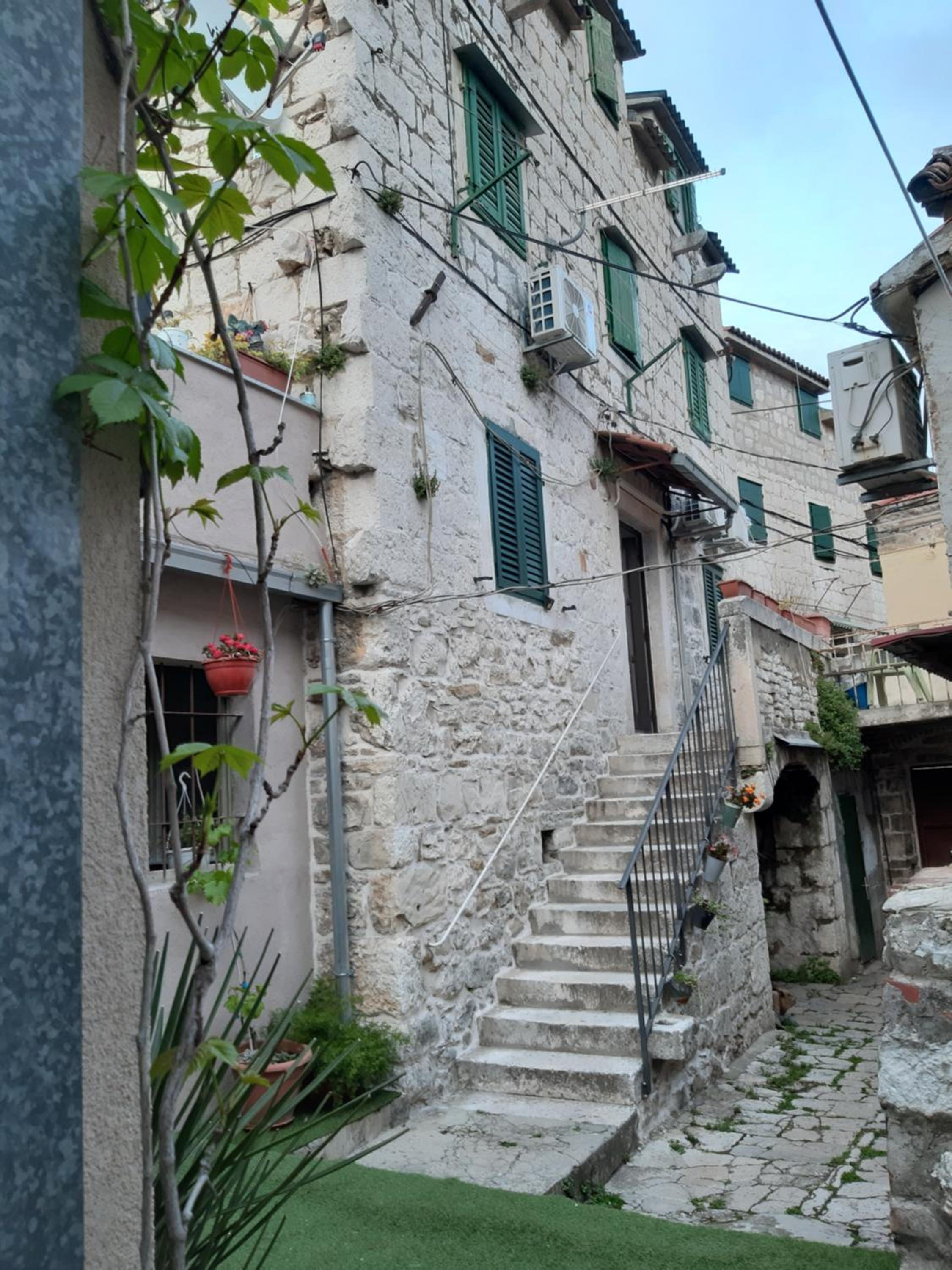 Rooms & Apartment Lasta — Split