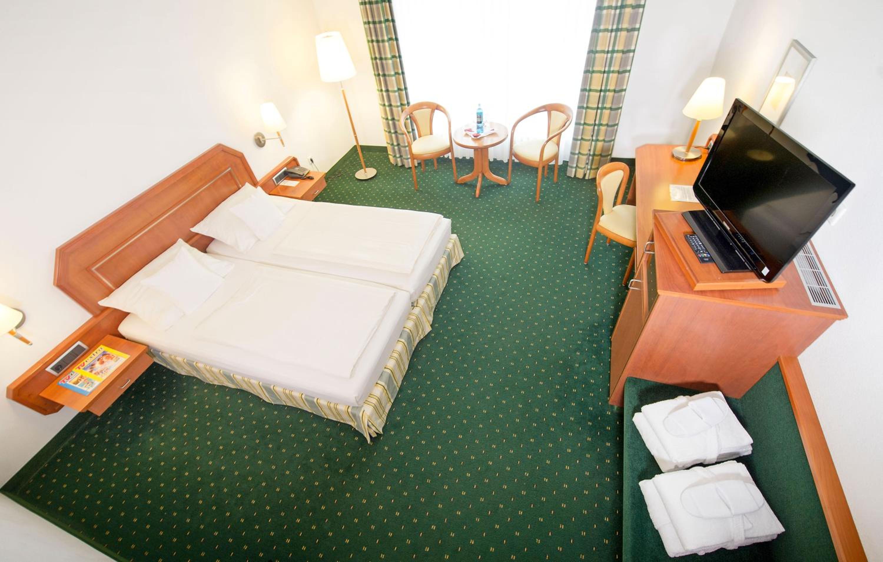 Maifeld Sport- und Tagungshotel - Property Image 1