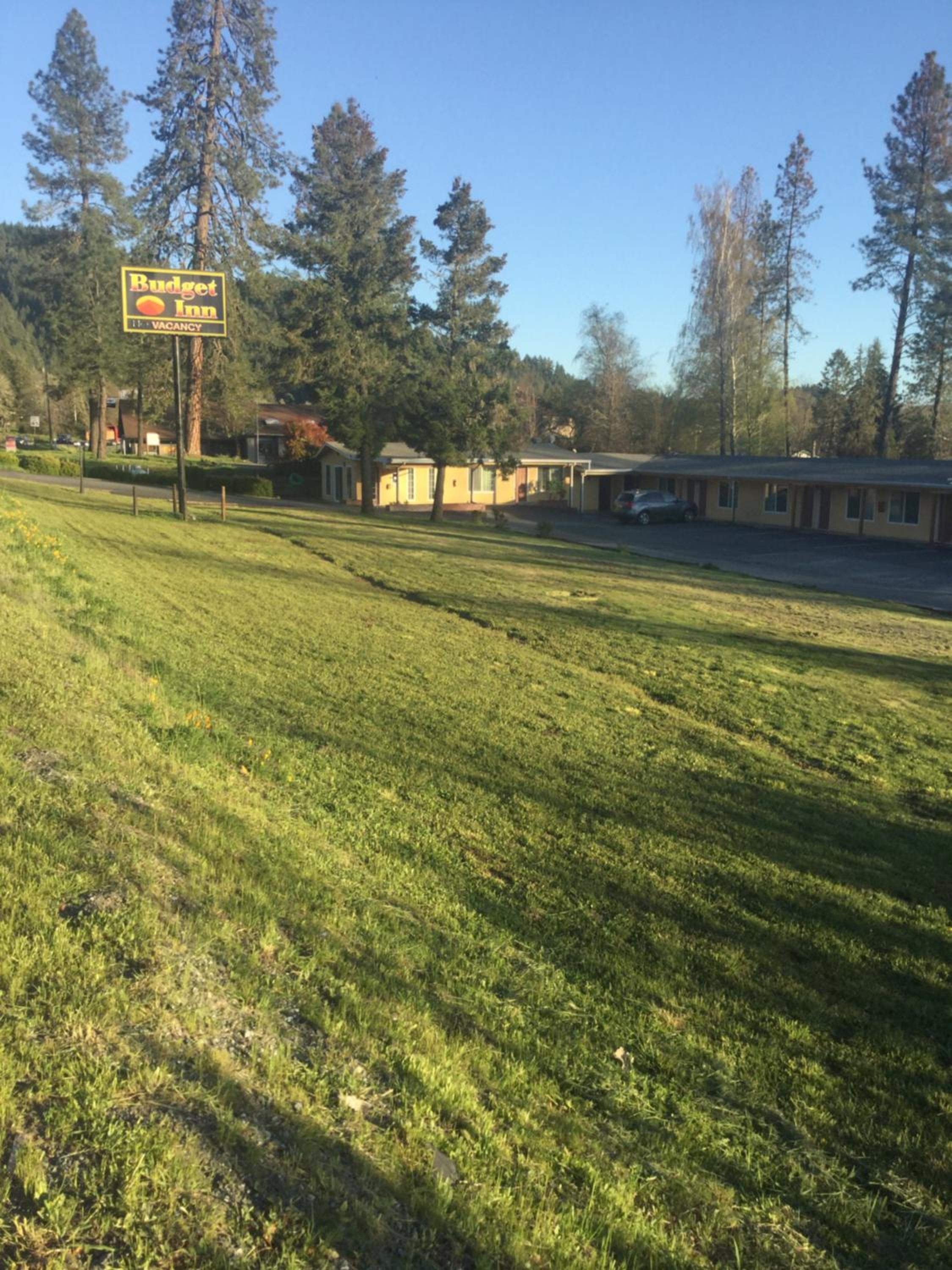 Budget Inn - Laytonville view 3